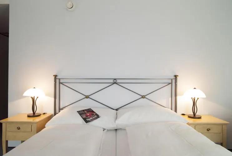 Bedroom, Bed in Hotel Montana Zürich