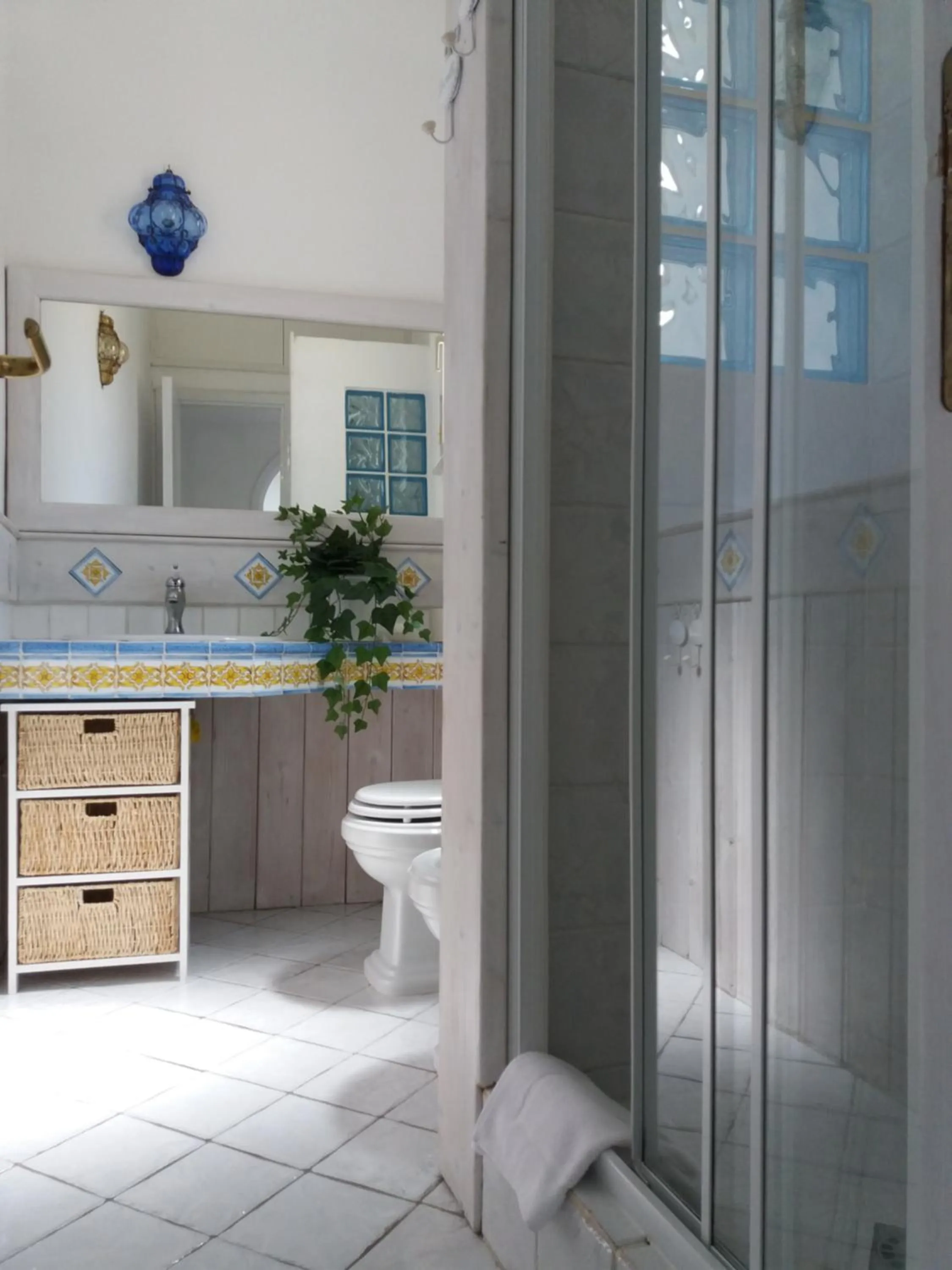 Shower in Azzurro B&B