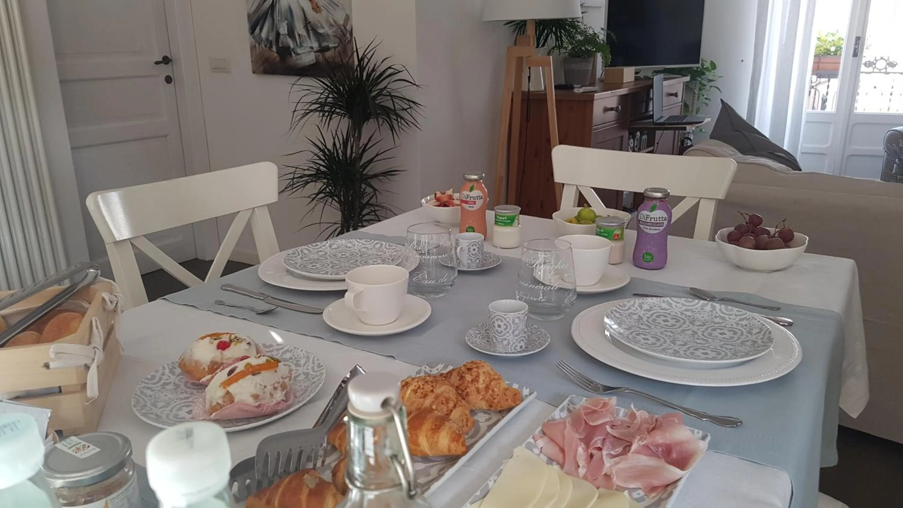 Communal lounge/ TV room in Azzurro B&B