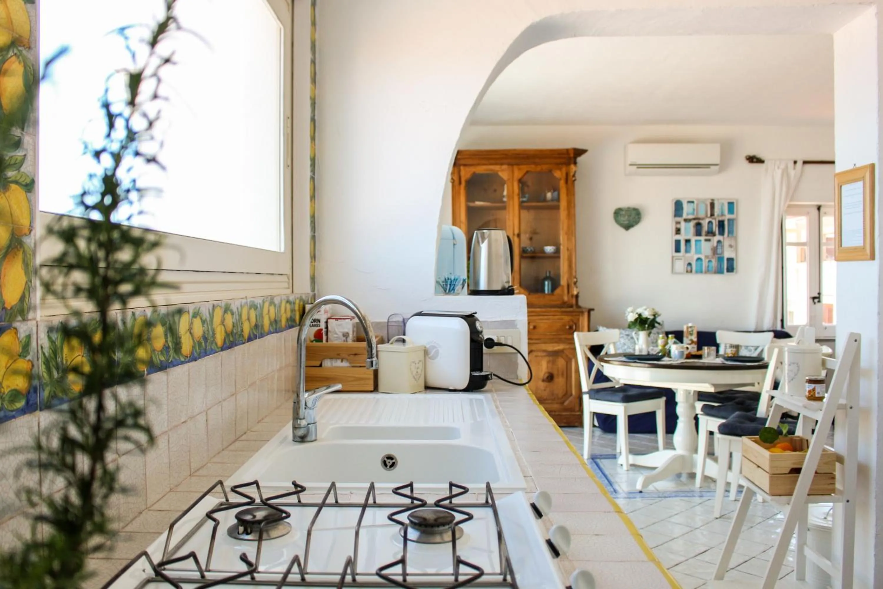 Kitchen or kitchenette in Azzurro B&B