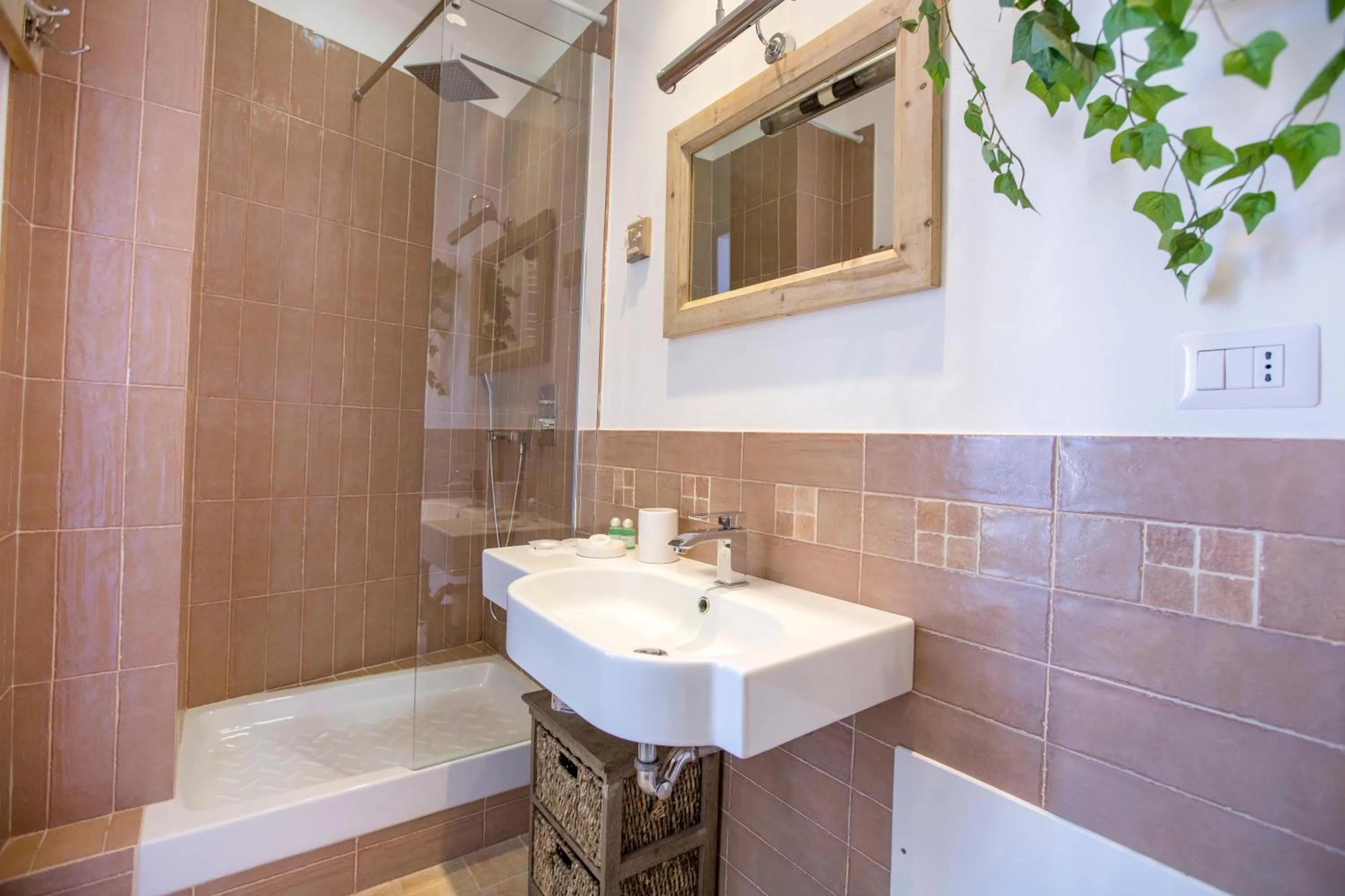 Shower in Azzurro B&B