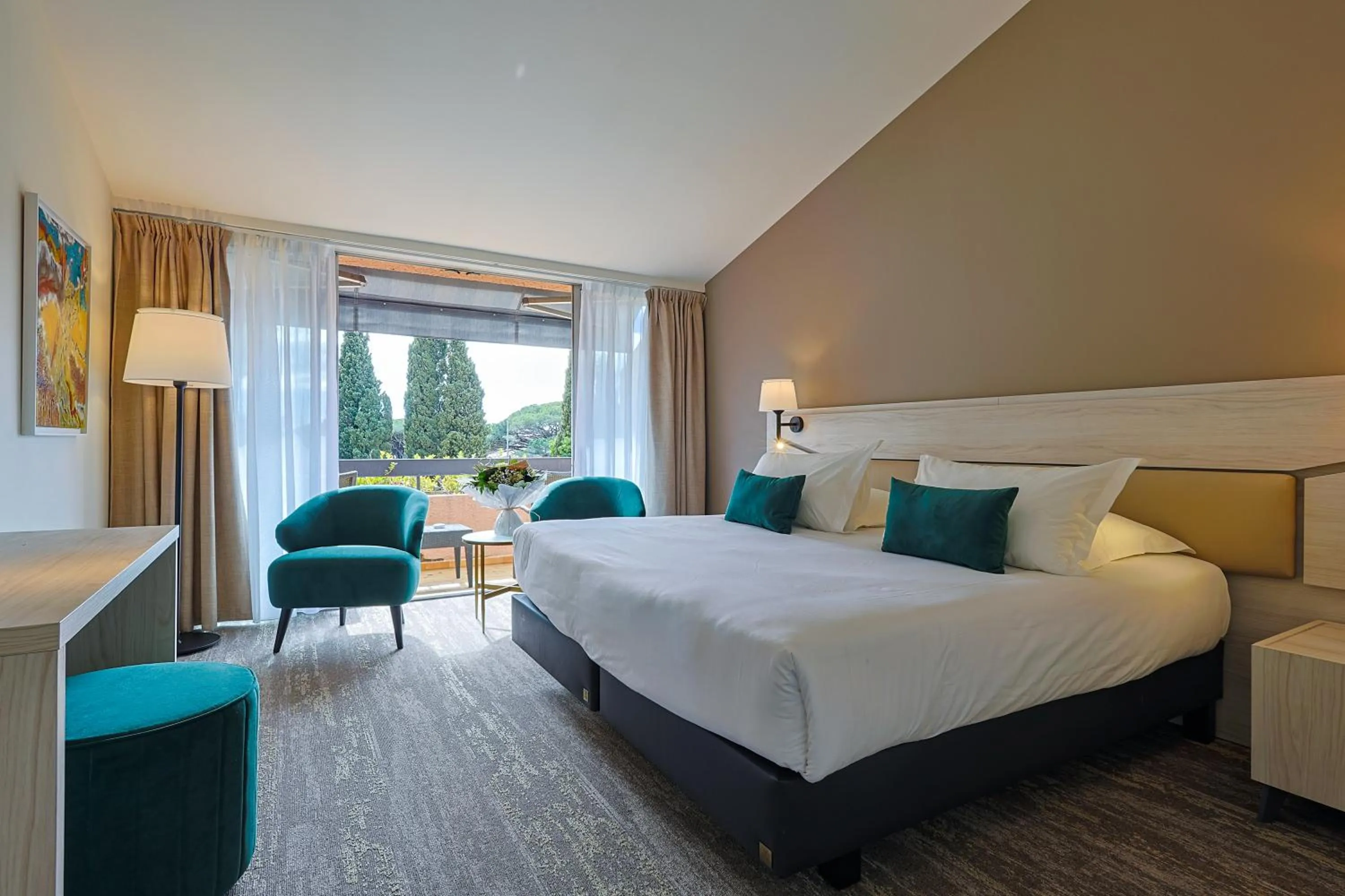 Bedroom, Bed in Golf Hôtel de Valescure & Spa NUXE