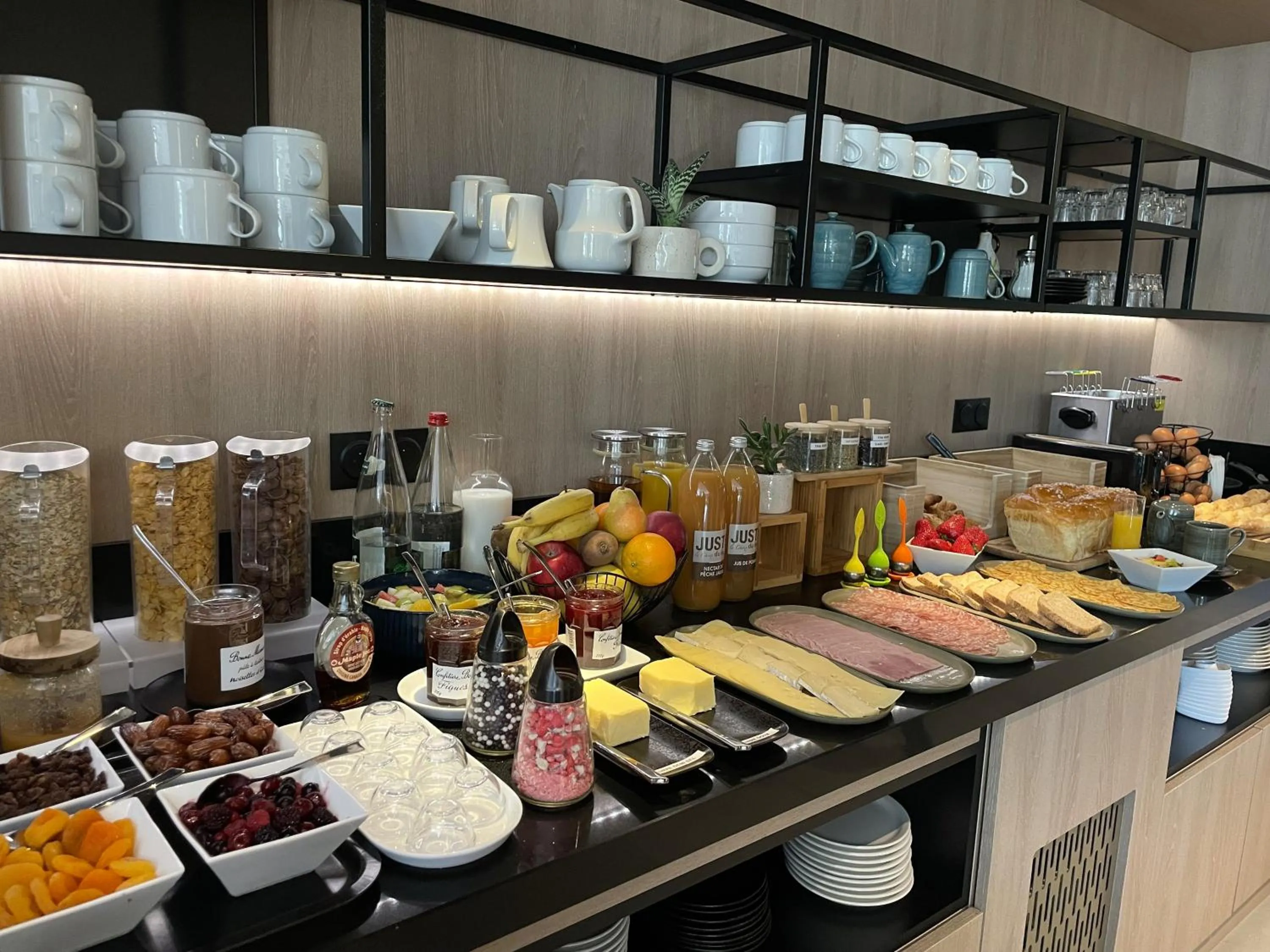 Breakfast in Hôtel Villa Berlioz