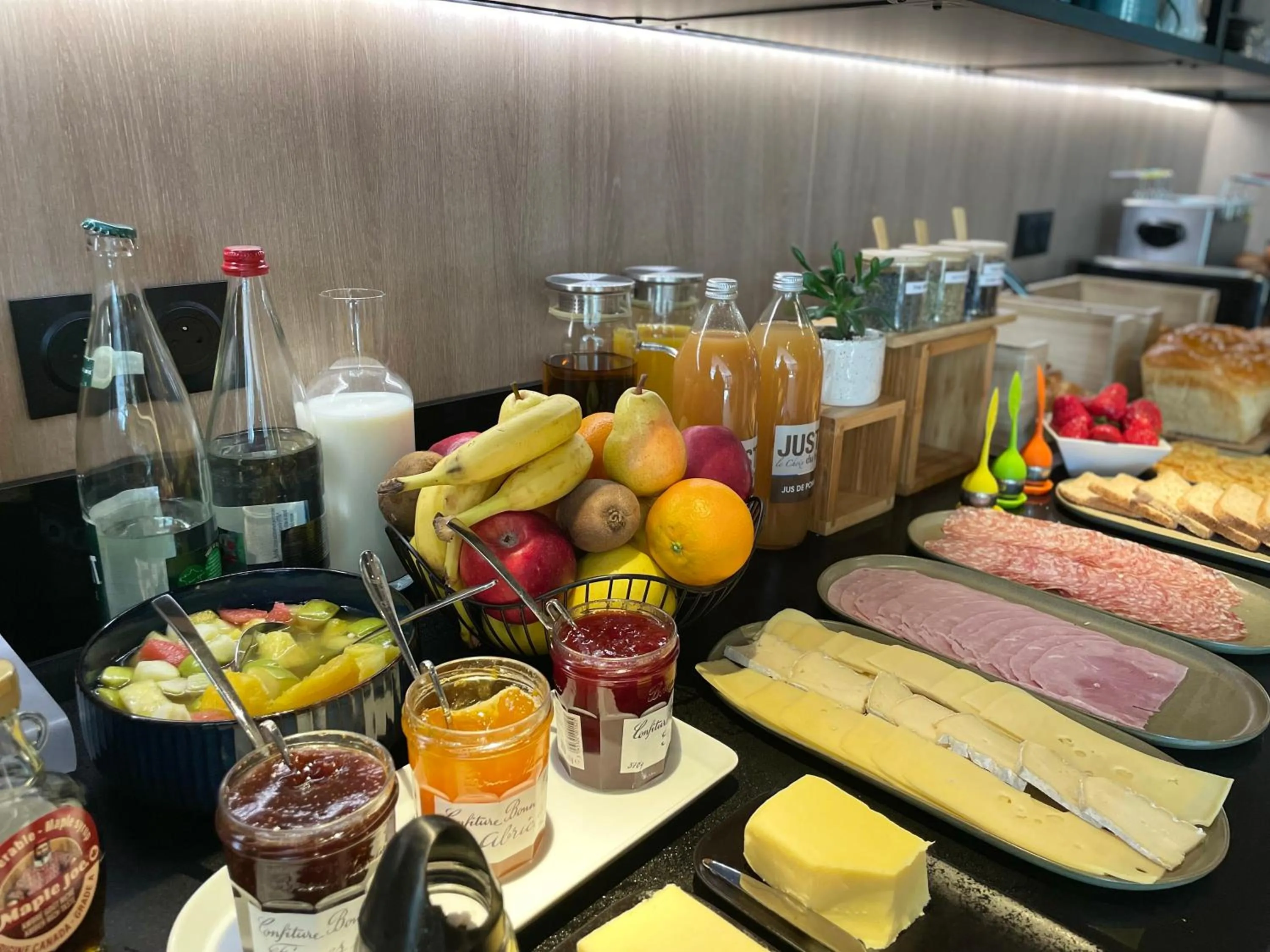 Breakfast in Hôtel Villa Berlioz