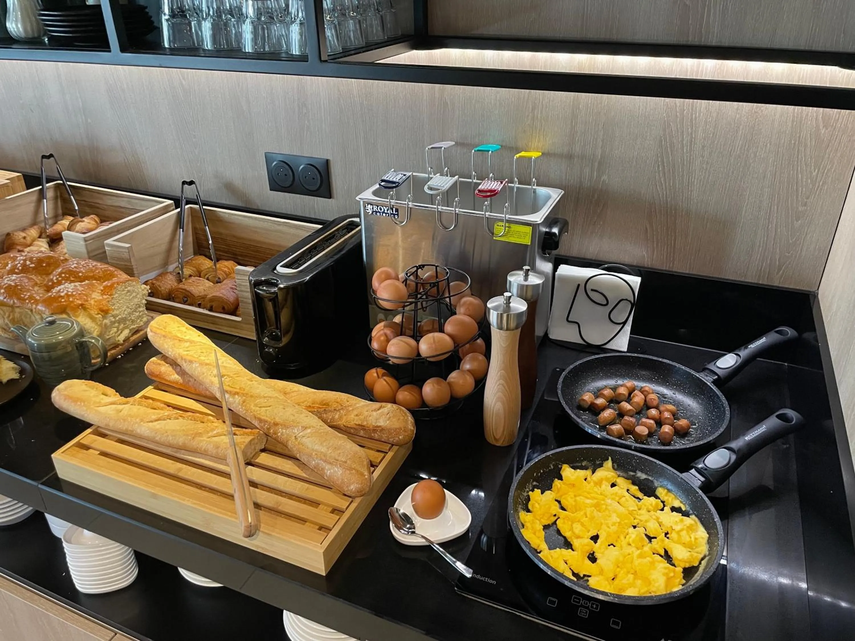 Breakfast in Hôtel Villa Berlioz