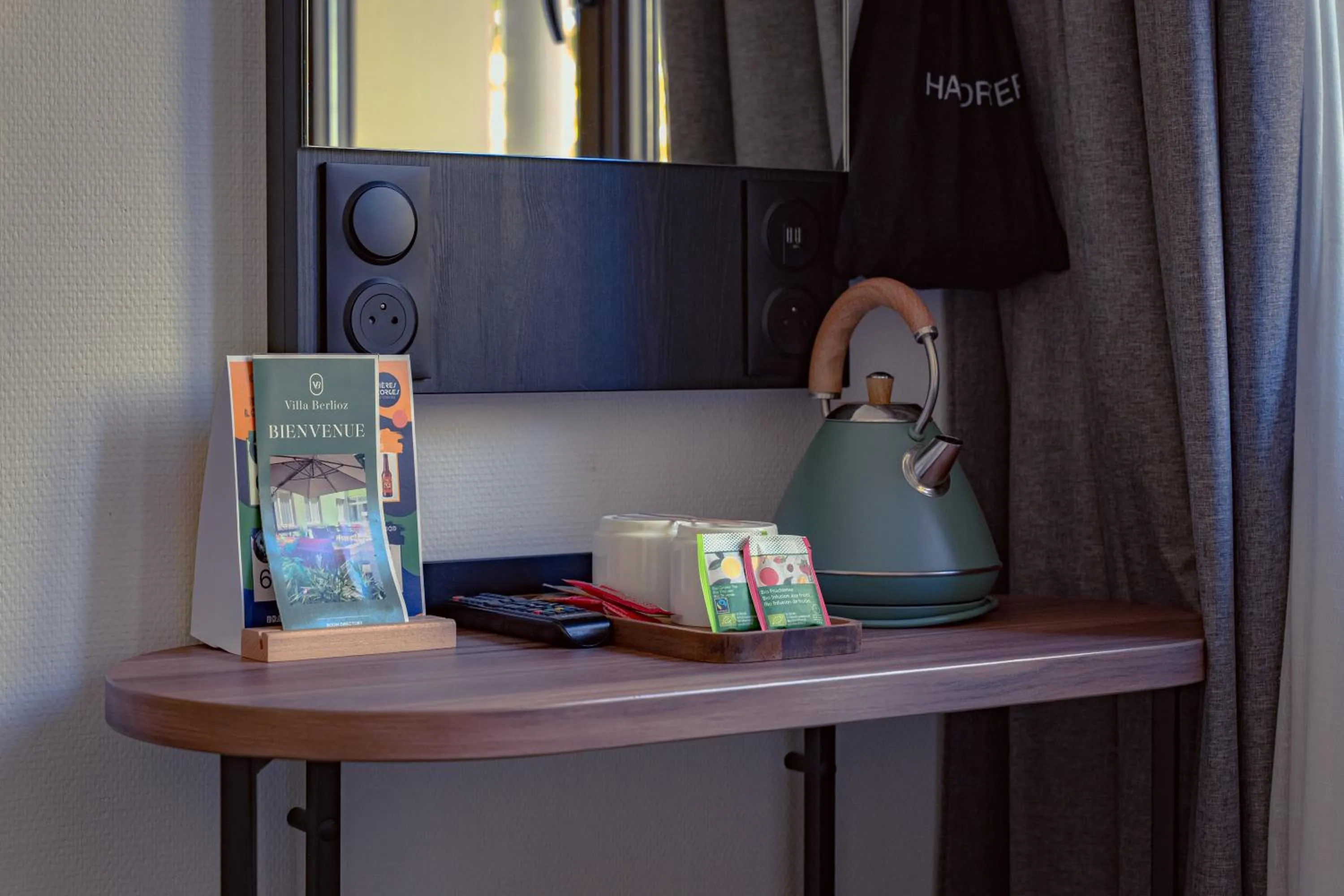 Coffee/tea facilities in Hôtel Villa Berlioz