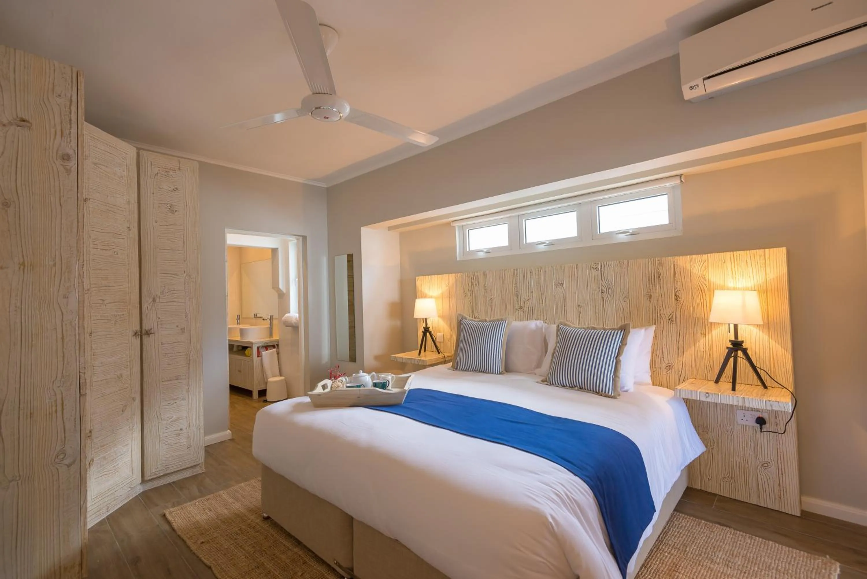 Bathroom, Bed in Le Nautique Beachfront Apartments