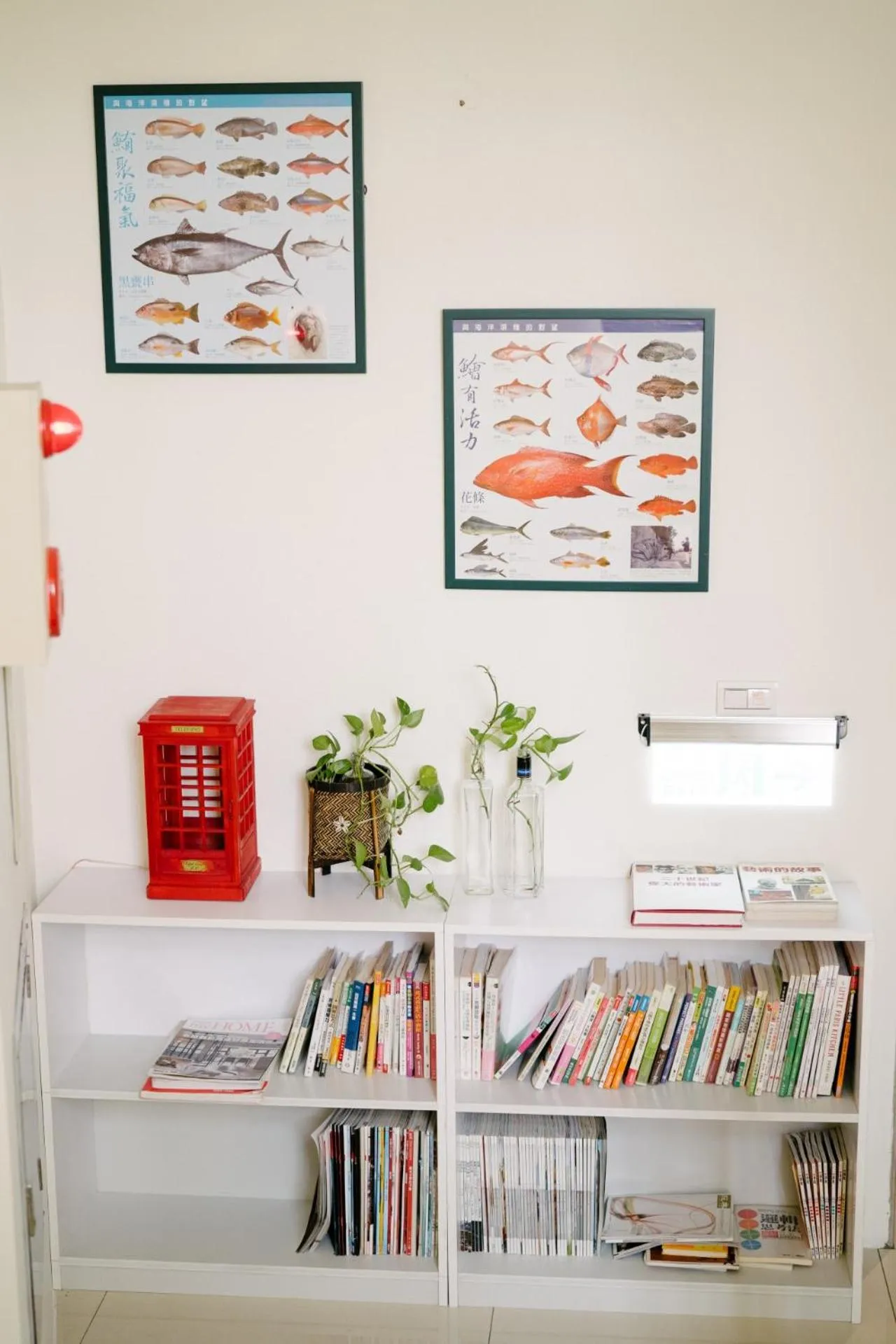 Library in He Sen B&B