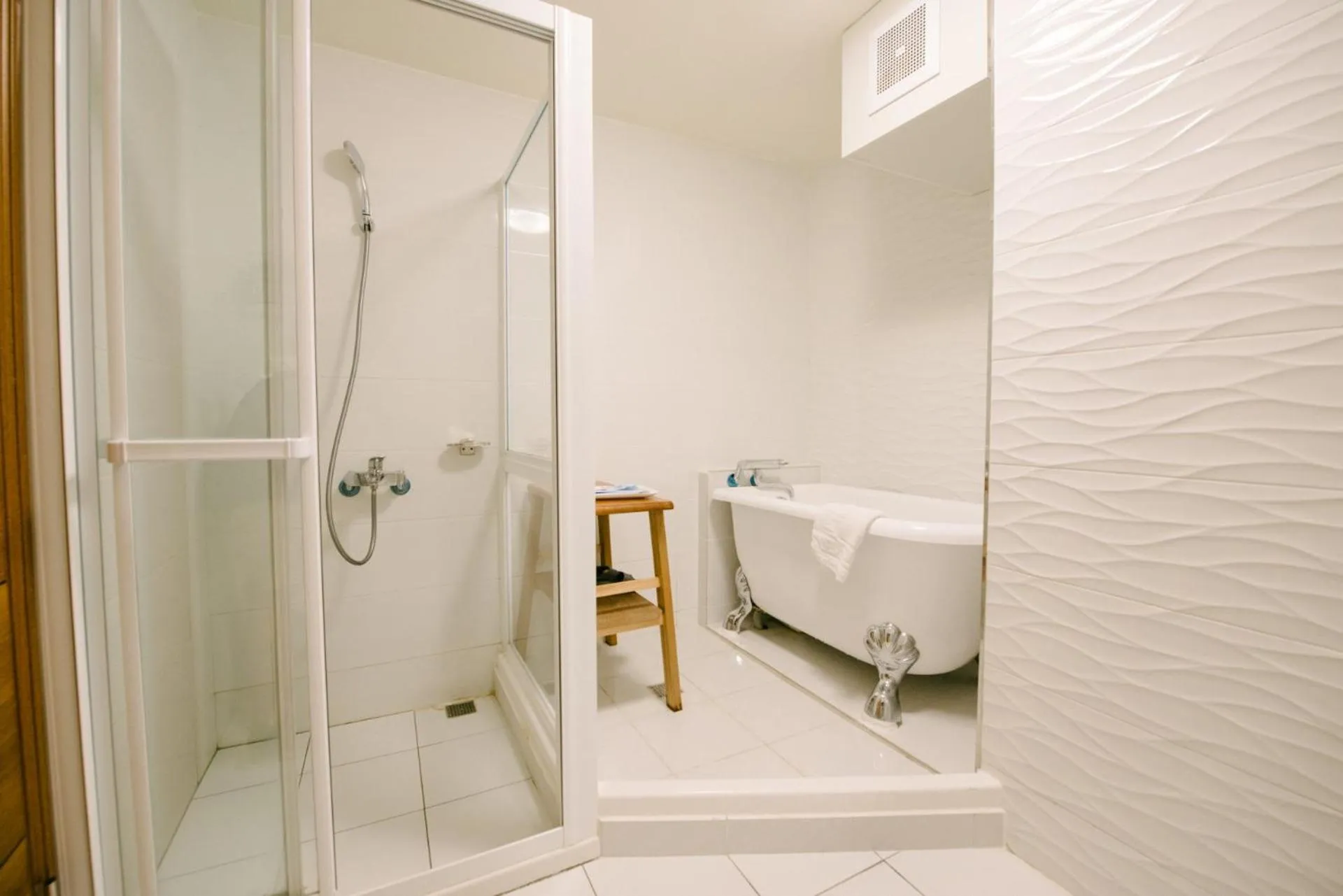 Shower in He Sen B&B