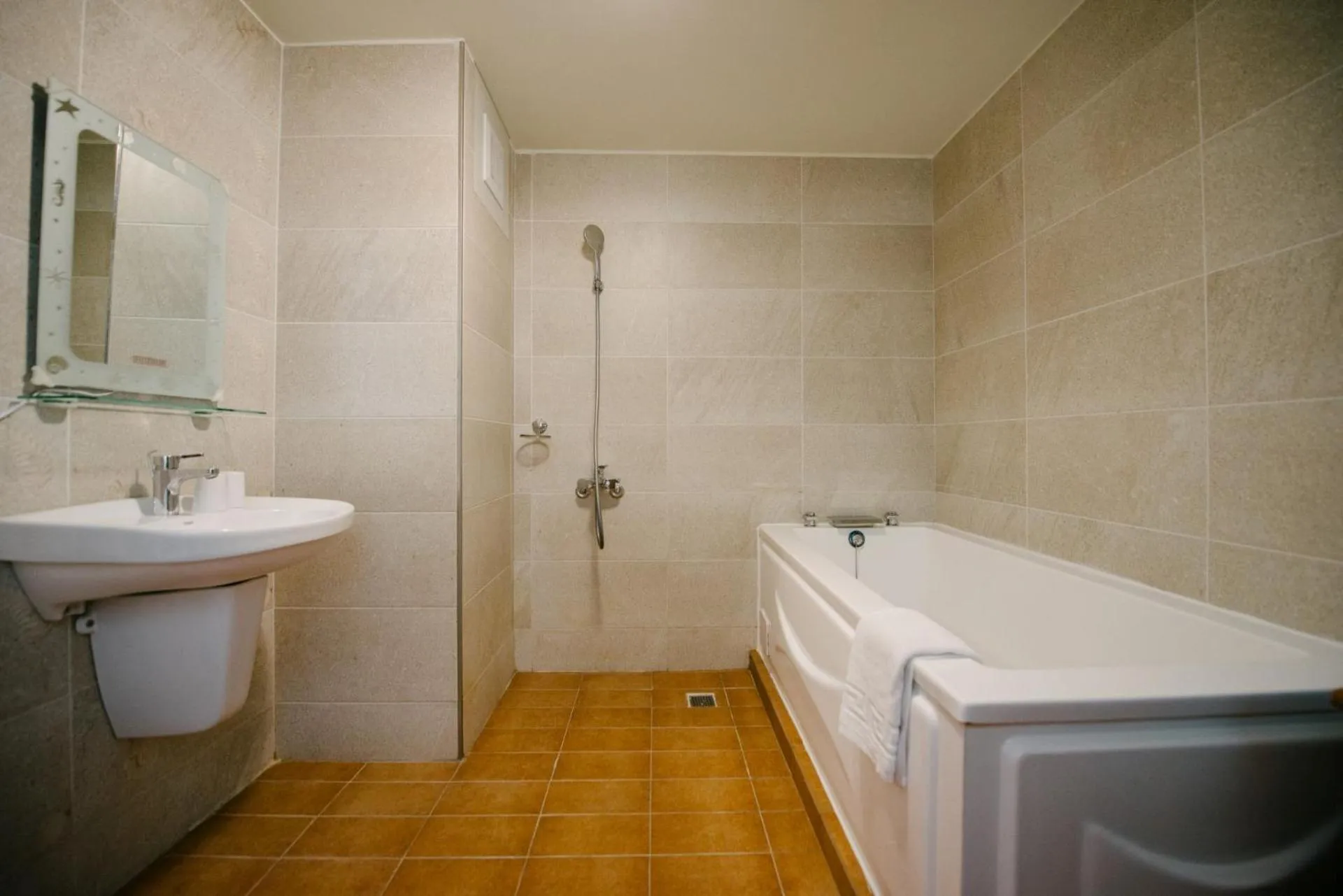 Bathroom in He Sen B&B