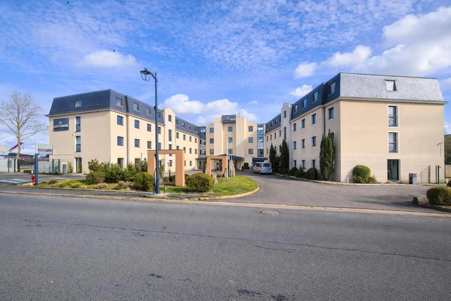 Facade/entrance in Geographotel Paris-Roissy CDG Airport