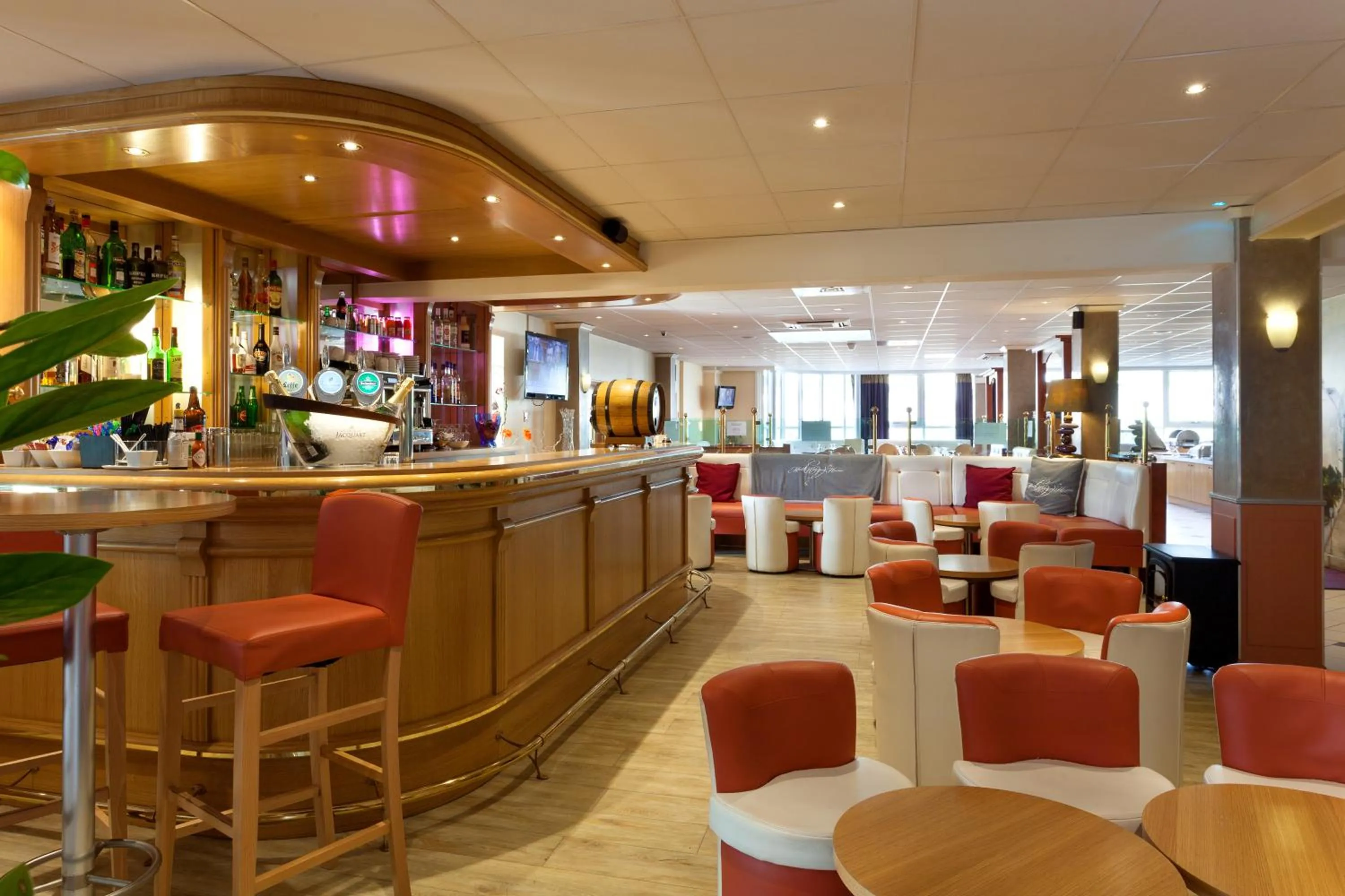 Restaurant/places to eat in Geographotel Paris-Roissy CDG Airport