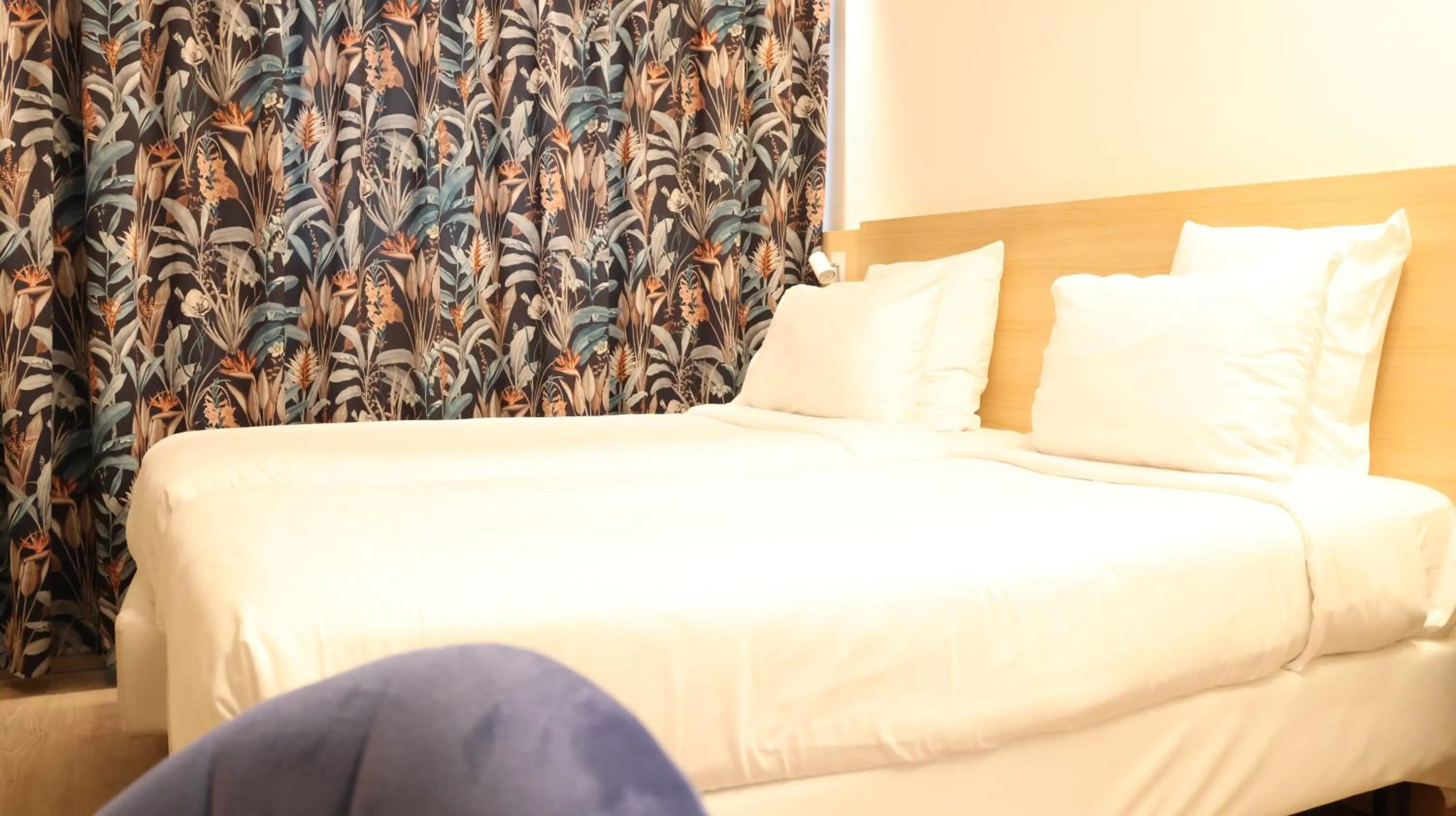 Bedroom, Bed in Geographotel Paris-Roissy CDG Airport