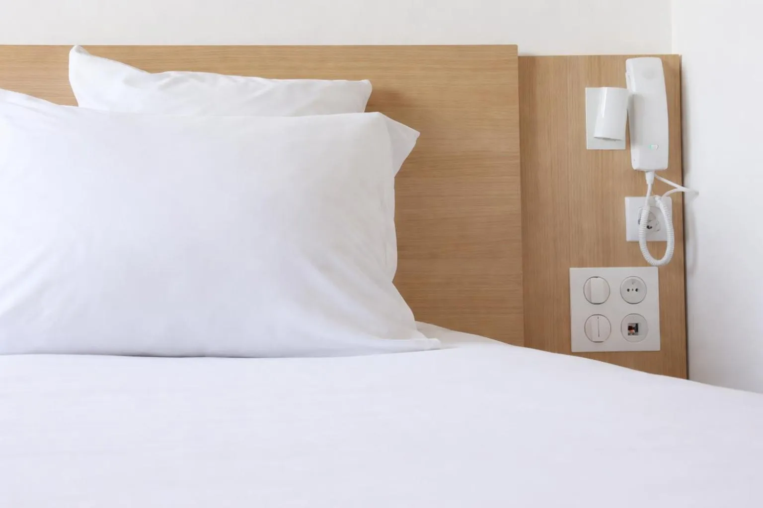 Bed in Geographotel Paris-Roissy CDG Airport