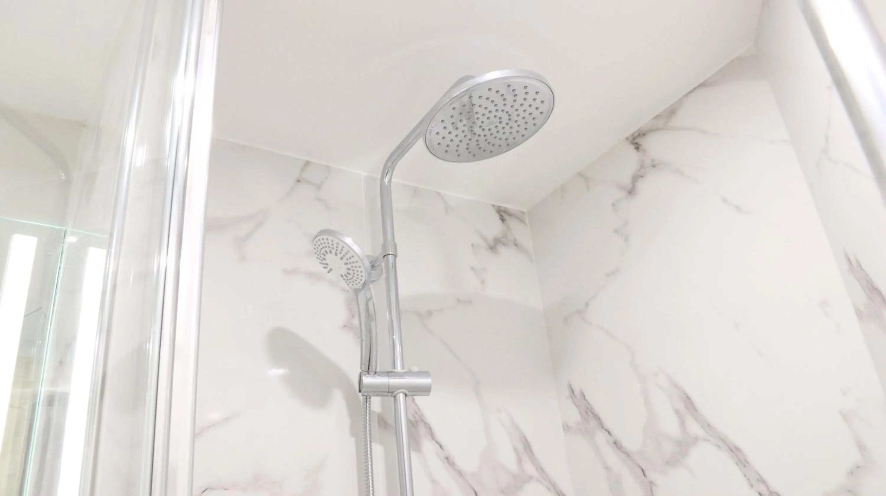 Bathroom in Geographotel Paris-Roissy CDG Airport