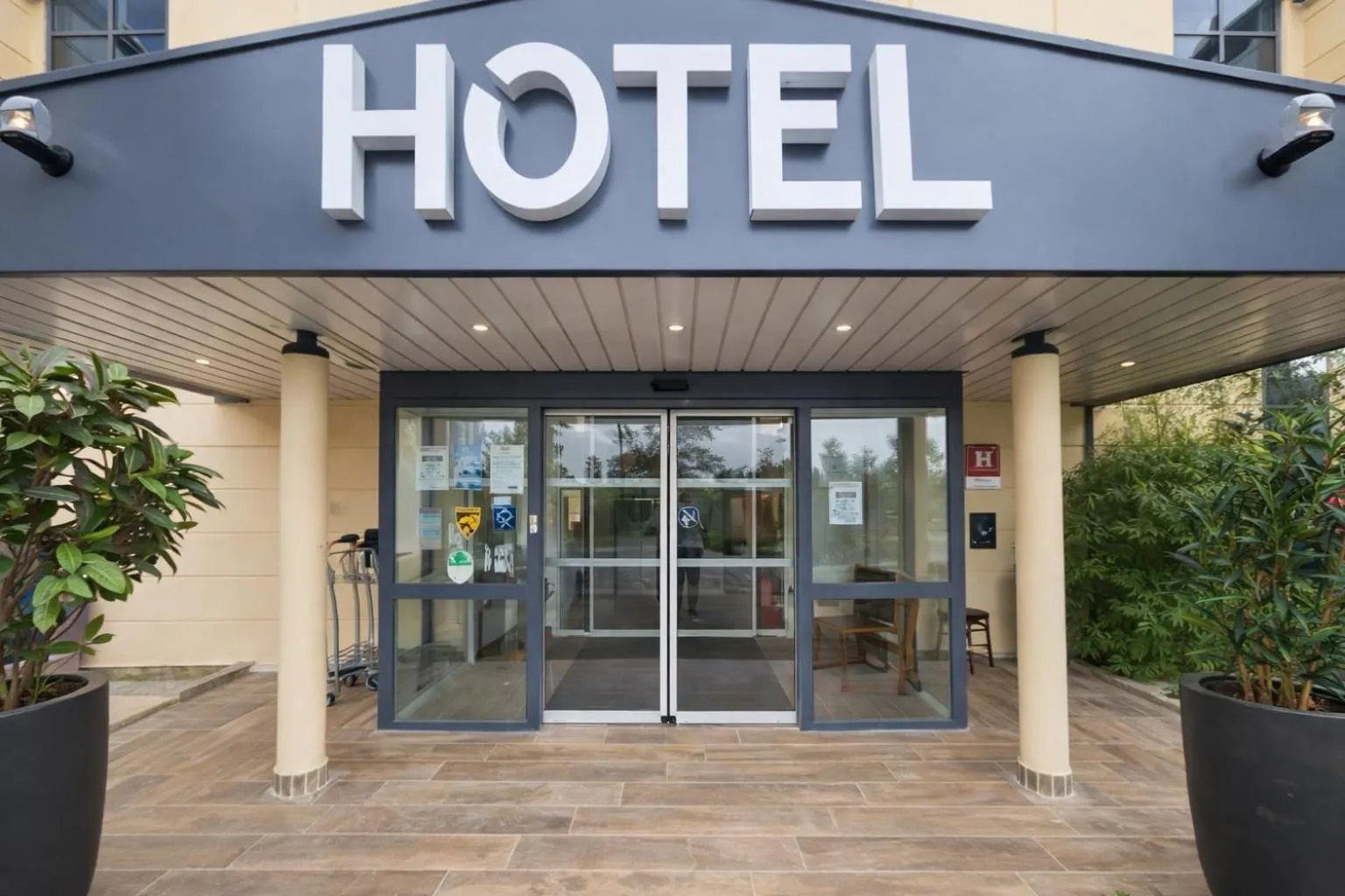 Facade/entrance in Geographotel Paris-Roissy CDG Airport