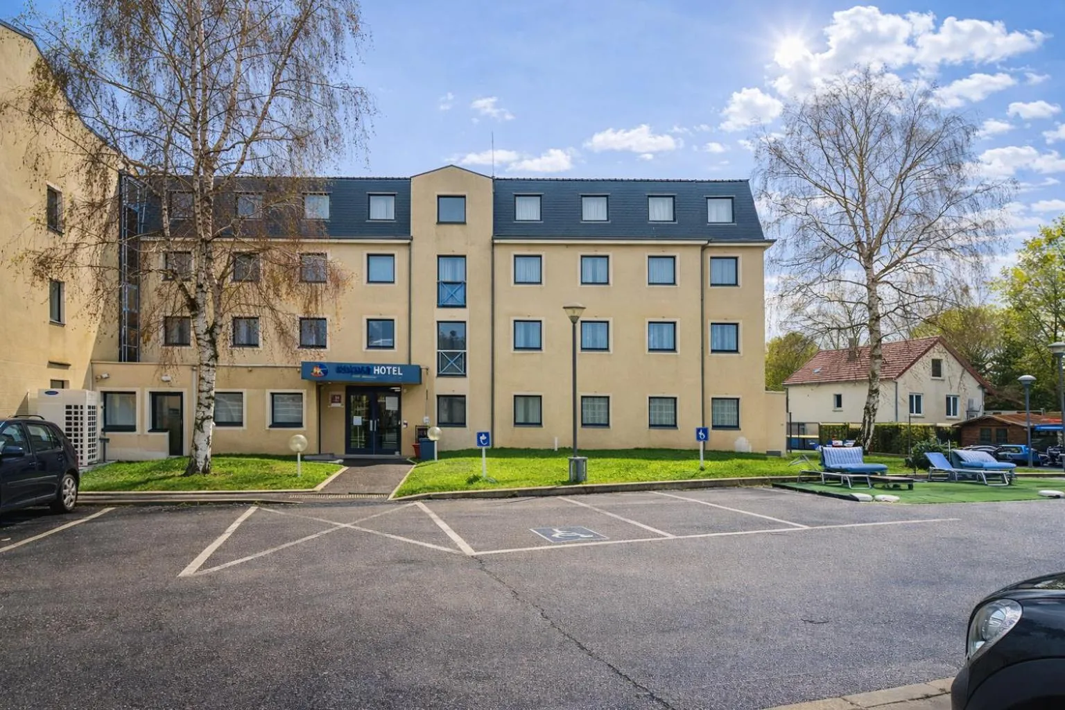 Garden in Geographotel Paris-Roissy CDG Airport