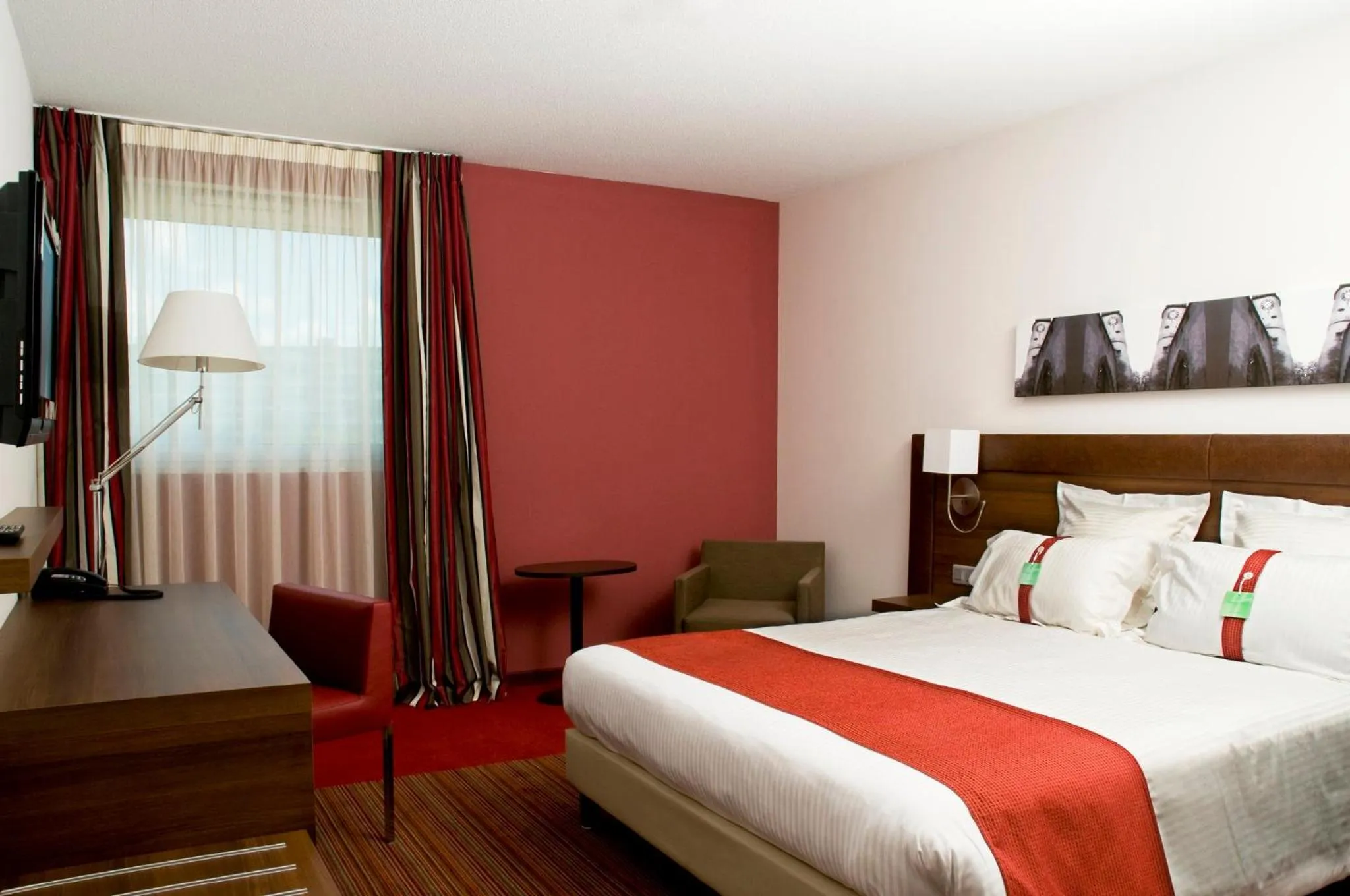 Photo of the whole room, Bed in Holiday Inn Mulhouse by IHG
