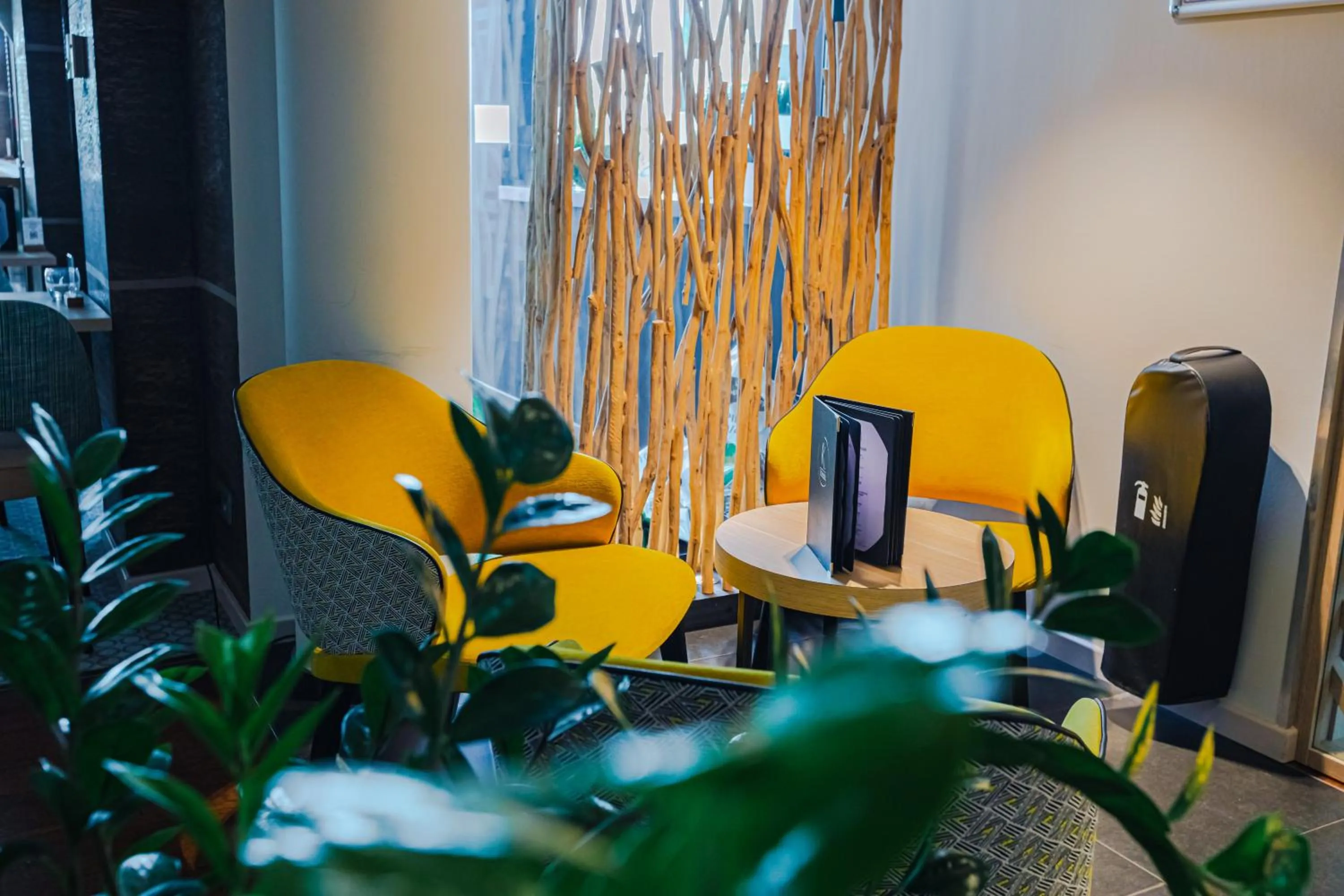 Lounge or bar in Holiday Inn Mulhouse by IHG