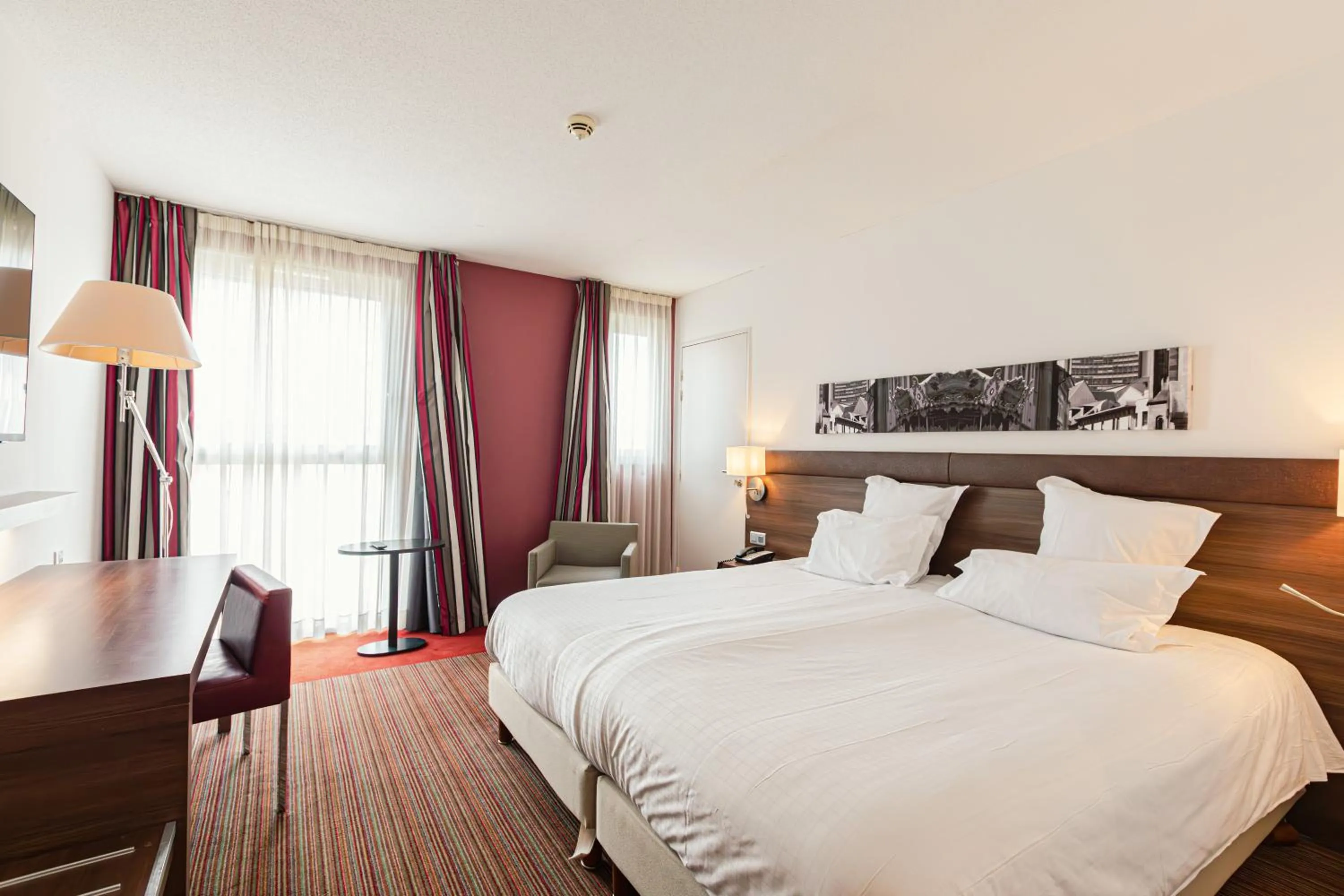 Photo of the whole room, Bed in Holiday Inn Mulhouse by IHG