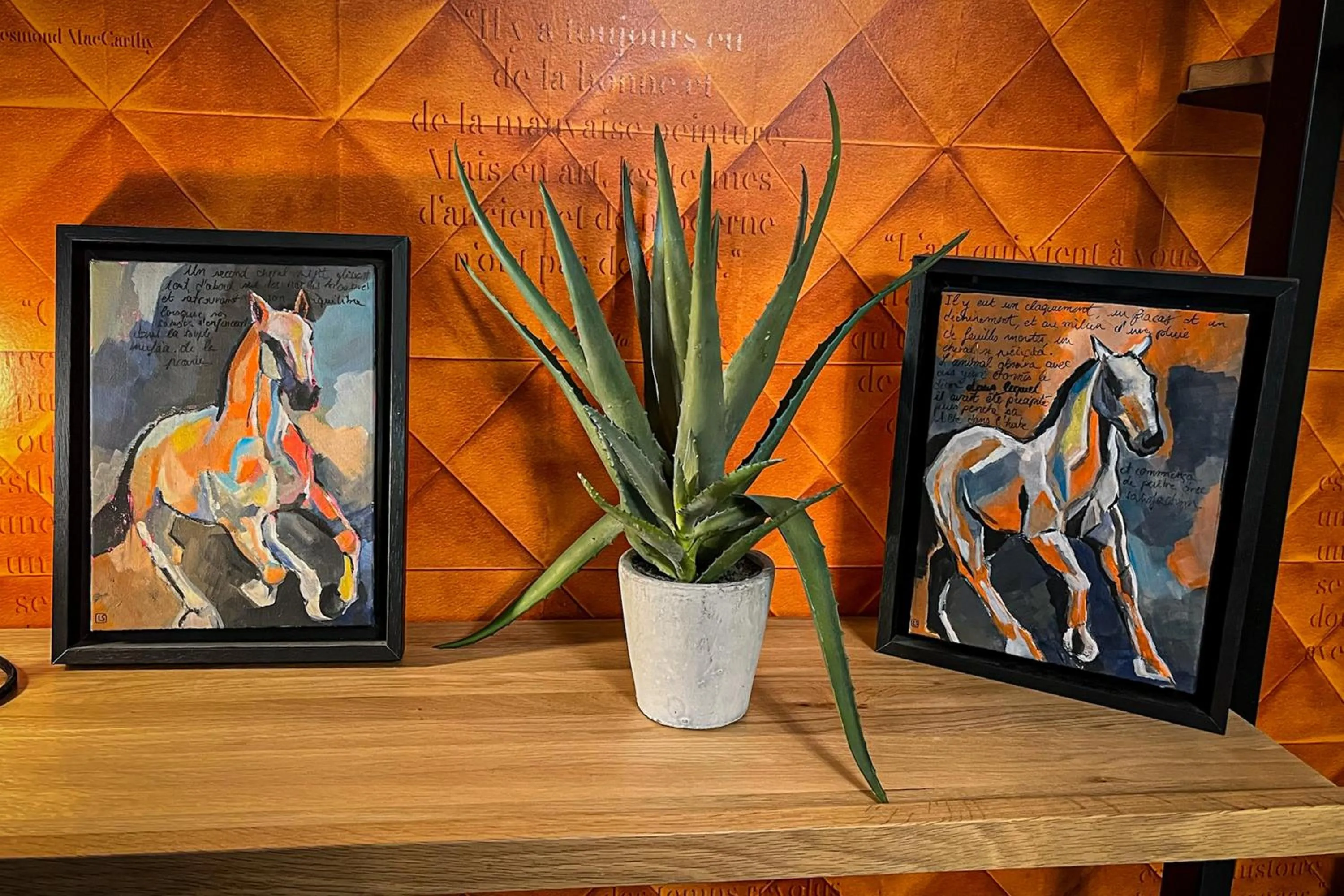 Seating area in The Originals Boutique, Hôtel Le Londres, Saumur