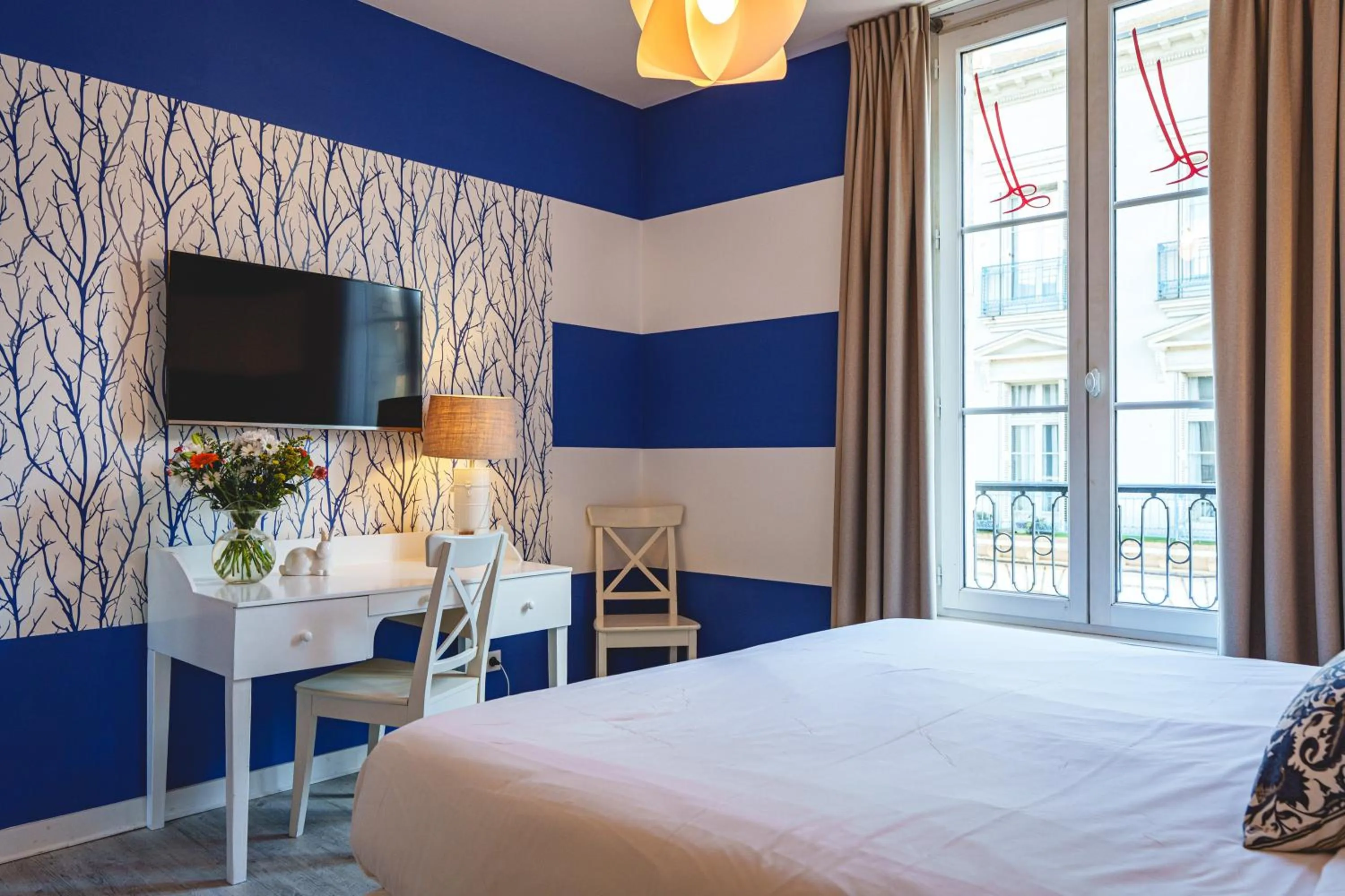 Bed in The Originals Boutique, Hôtel Le Londres, Saumur