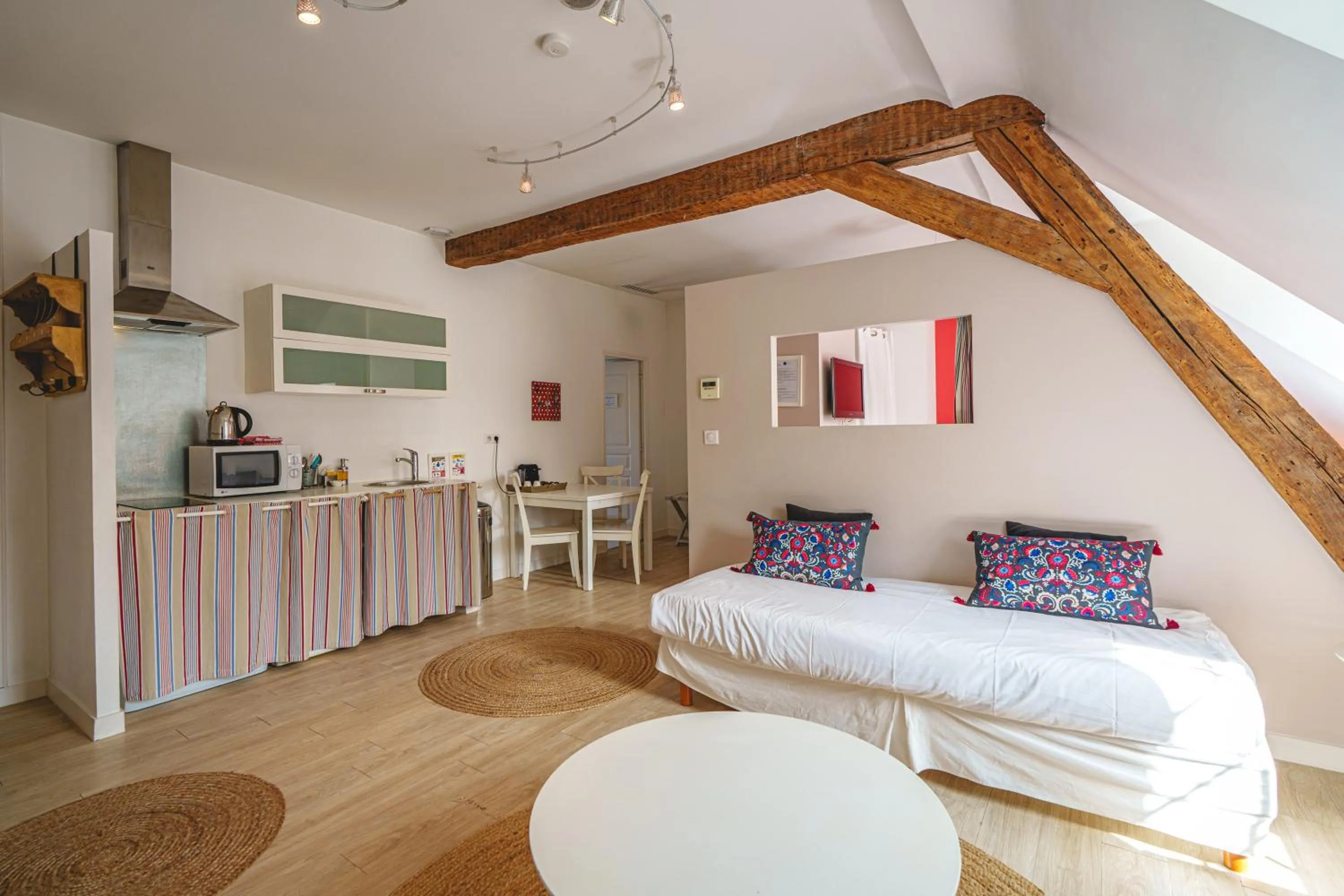 Living room in The Originals Boutique, Hôtel Le Londres, Saumur