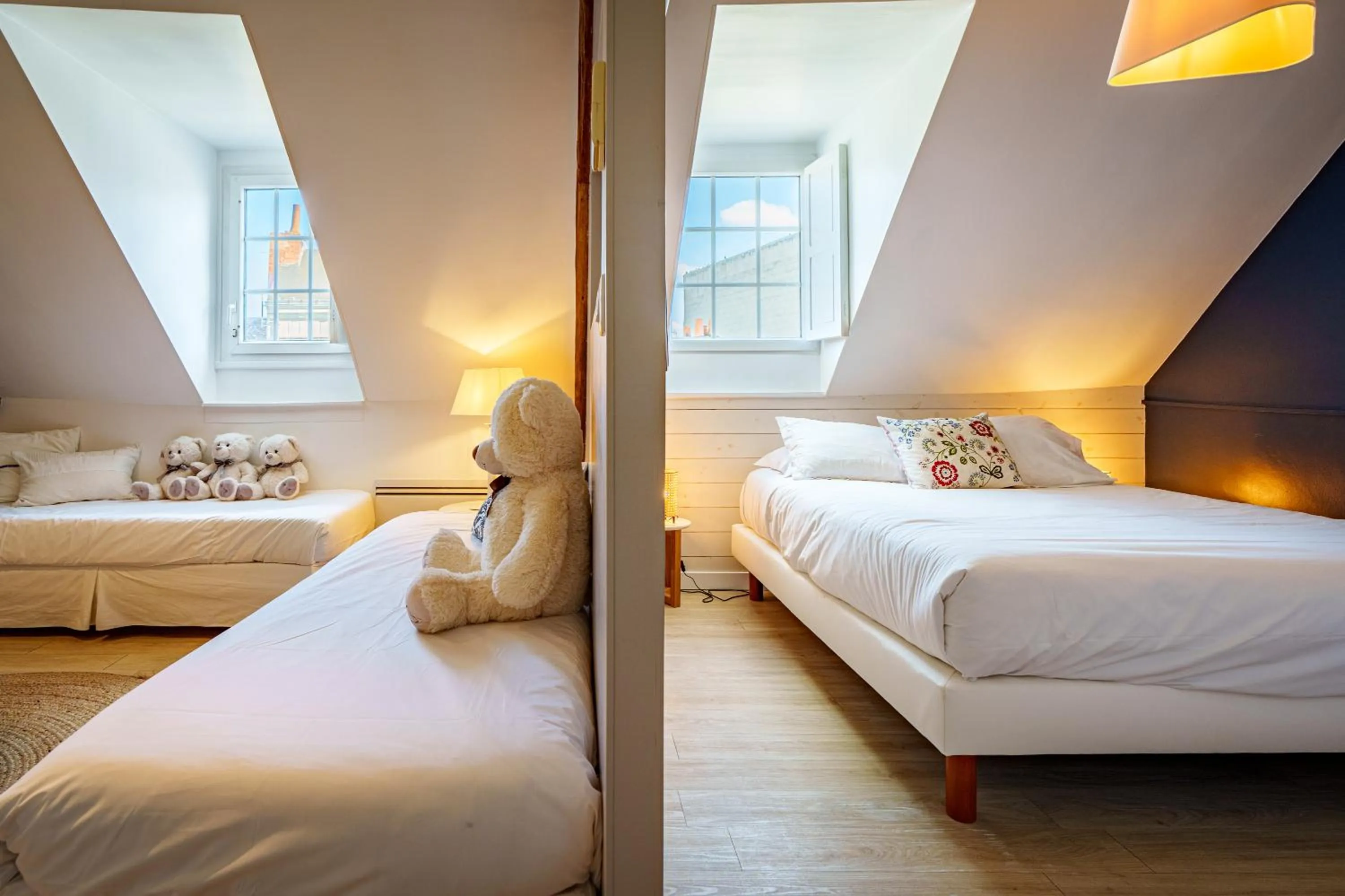 Living room, Bed in The Originals Boutique, Hôtel Le Londres, Saumur