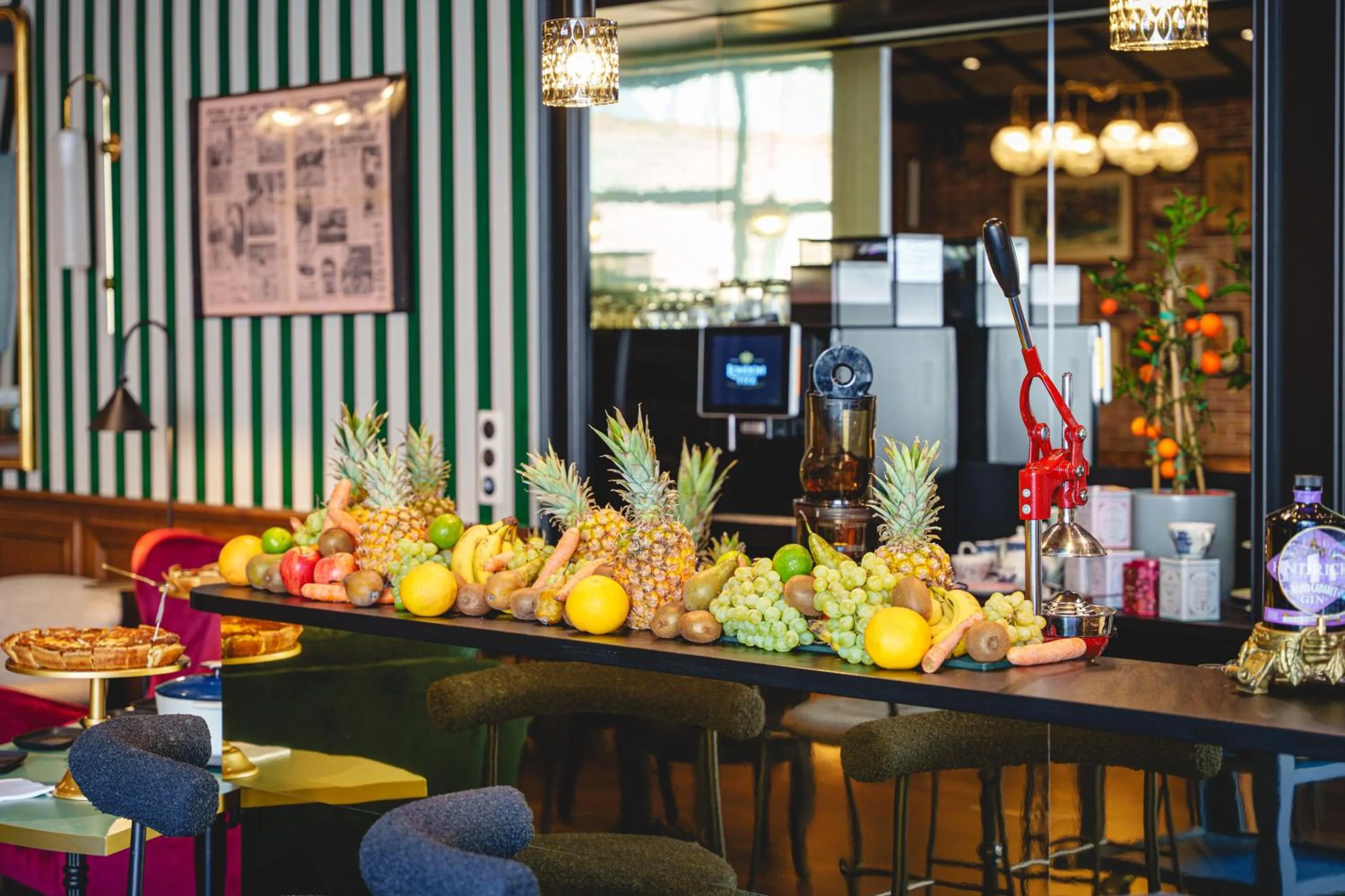English/Irish breakfast in The Originals Boutique, Hôtel Le Londres, Saumur
