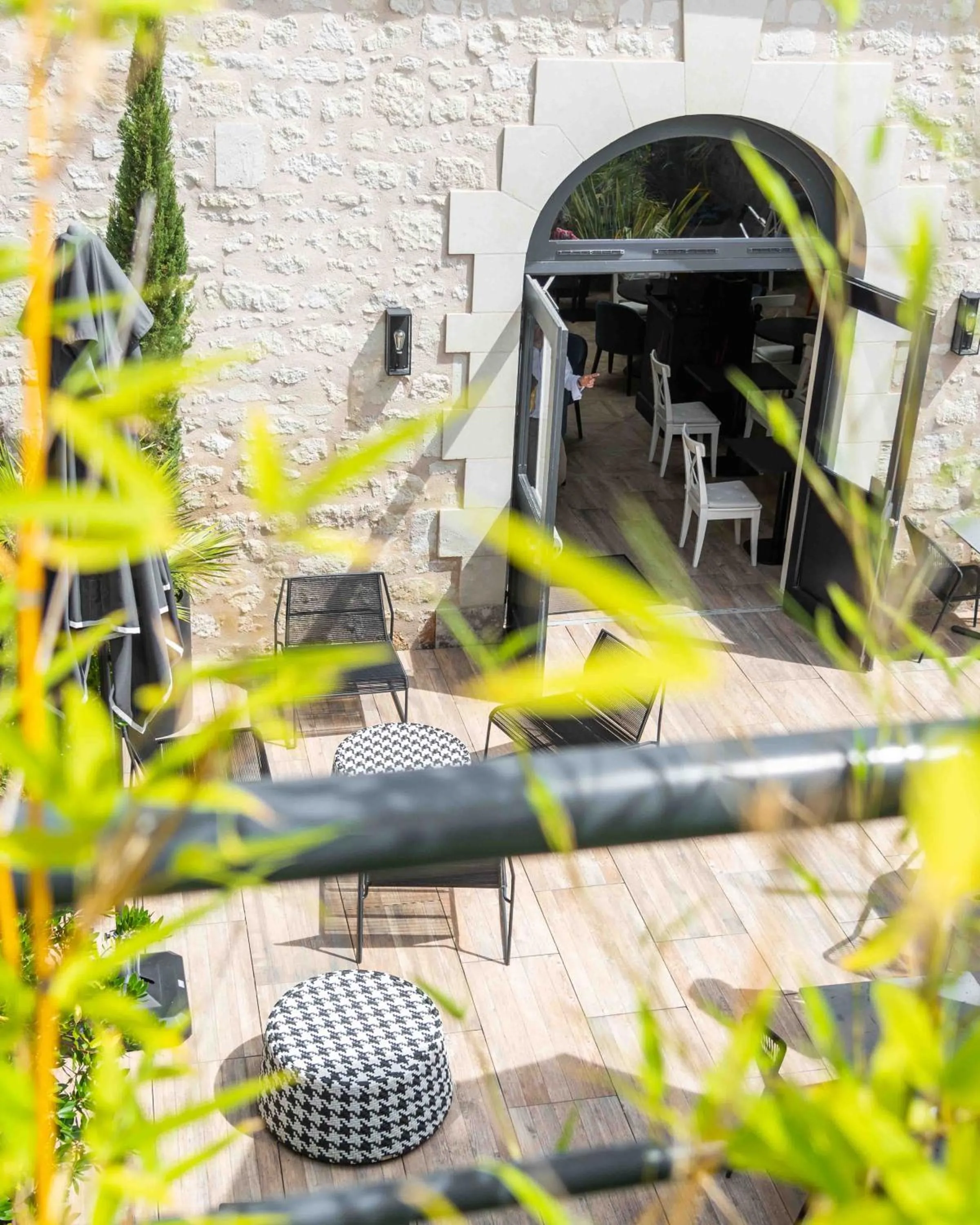 Balcony/Terrace in The Originals Boutique, Hôtel Le Londres, Saumur