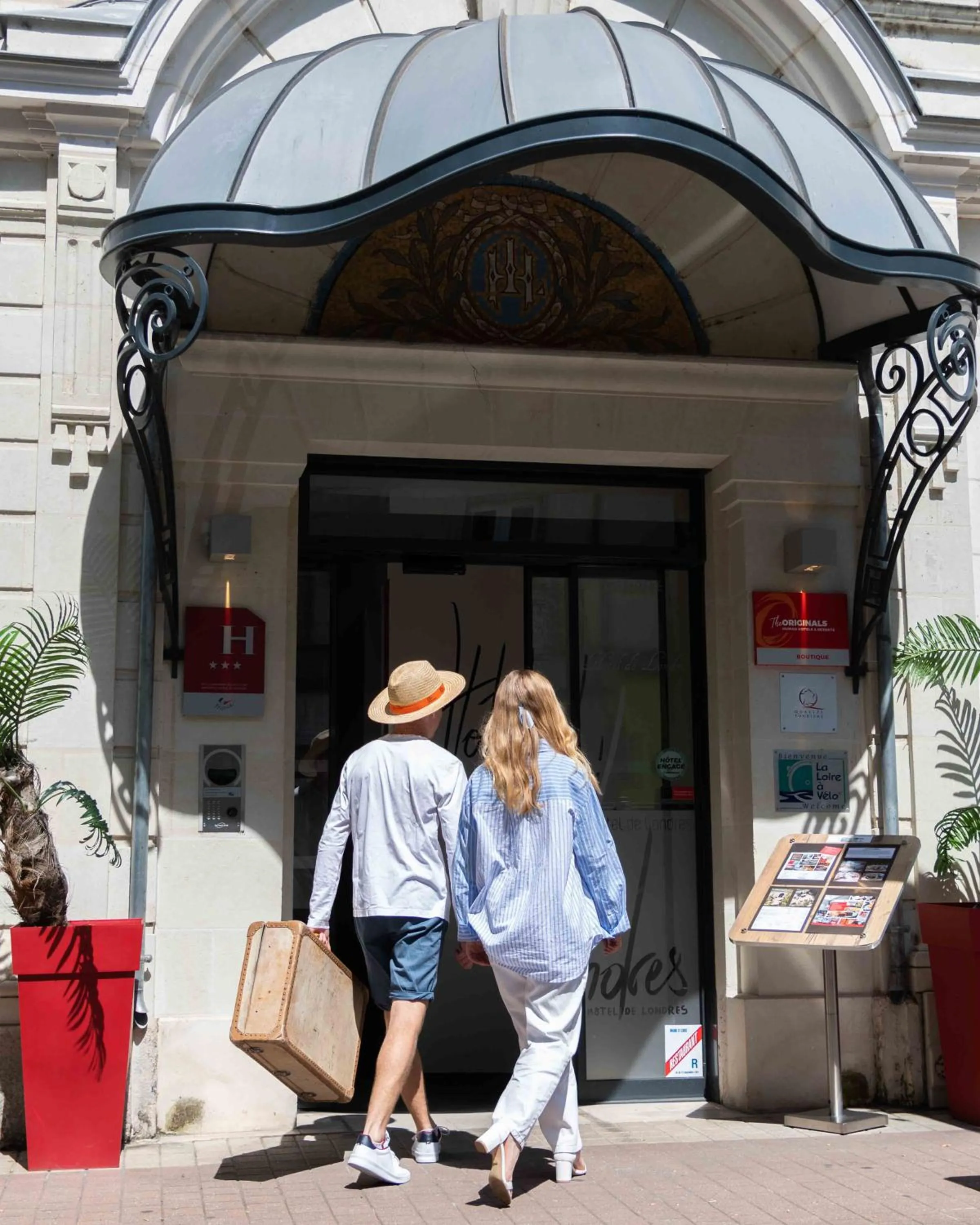 Facade/entrance in The Originals Boutique, Hôtel Le Londres, Saumur