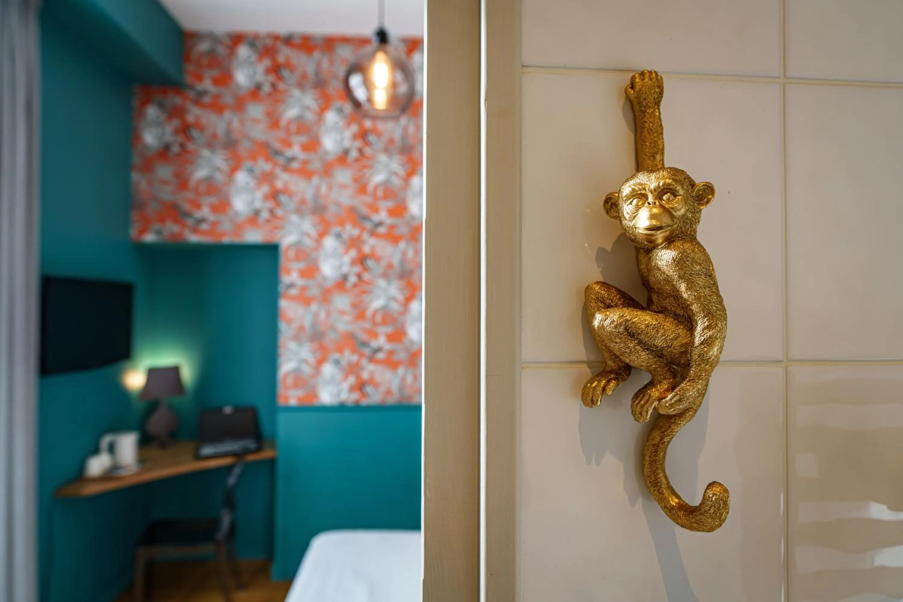 Bathroom in The Originals Boutique, Hôtel Le Londres, Saumur