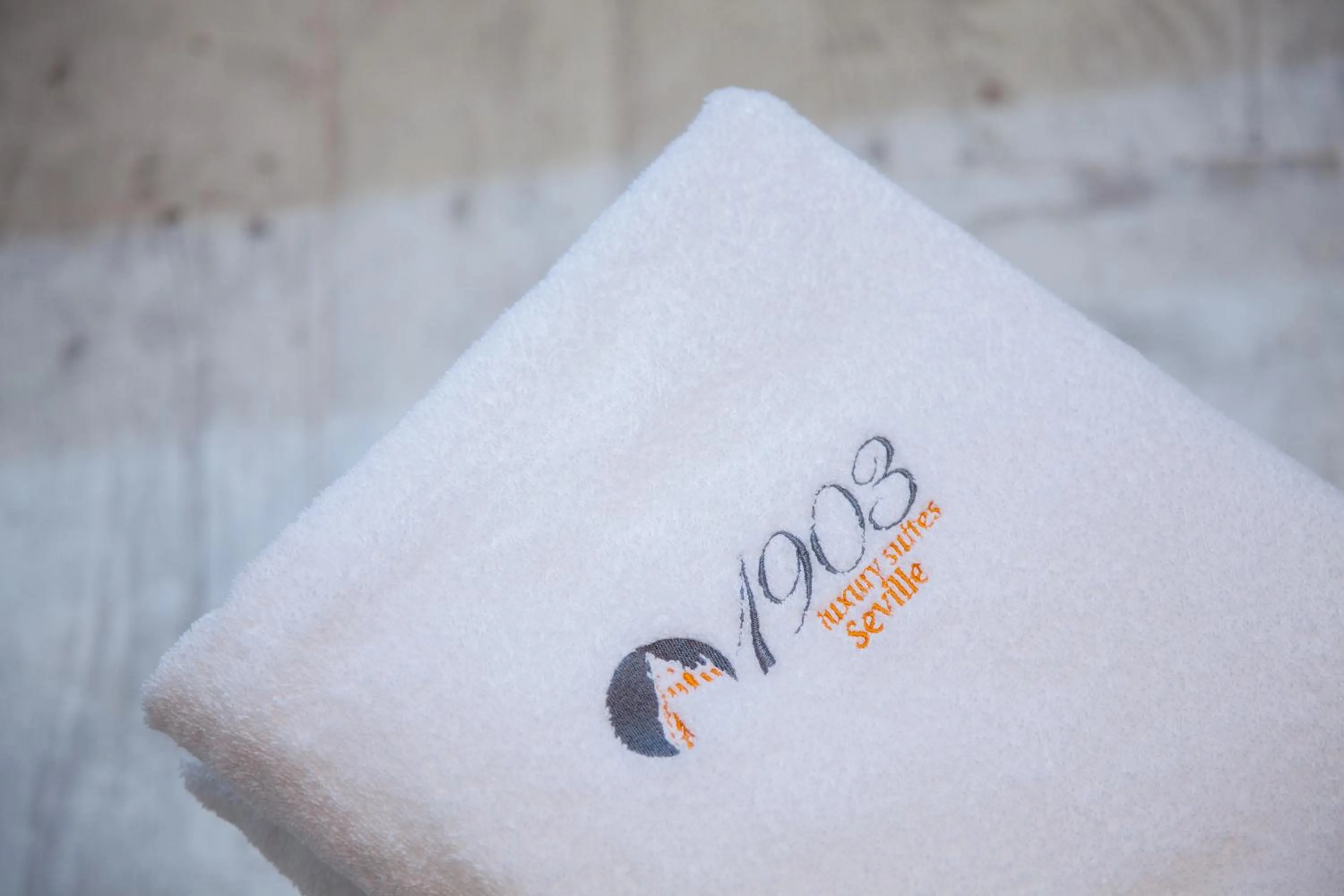 Property logo or sign in Hostly Mariana