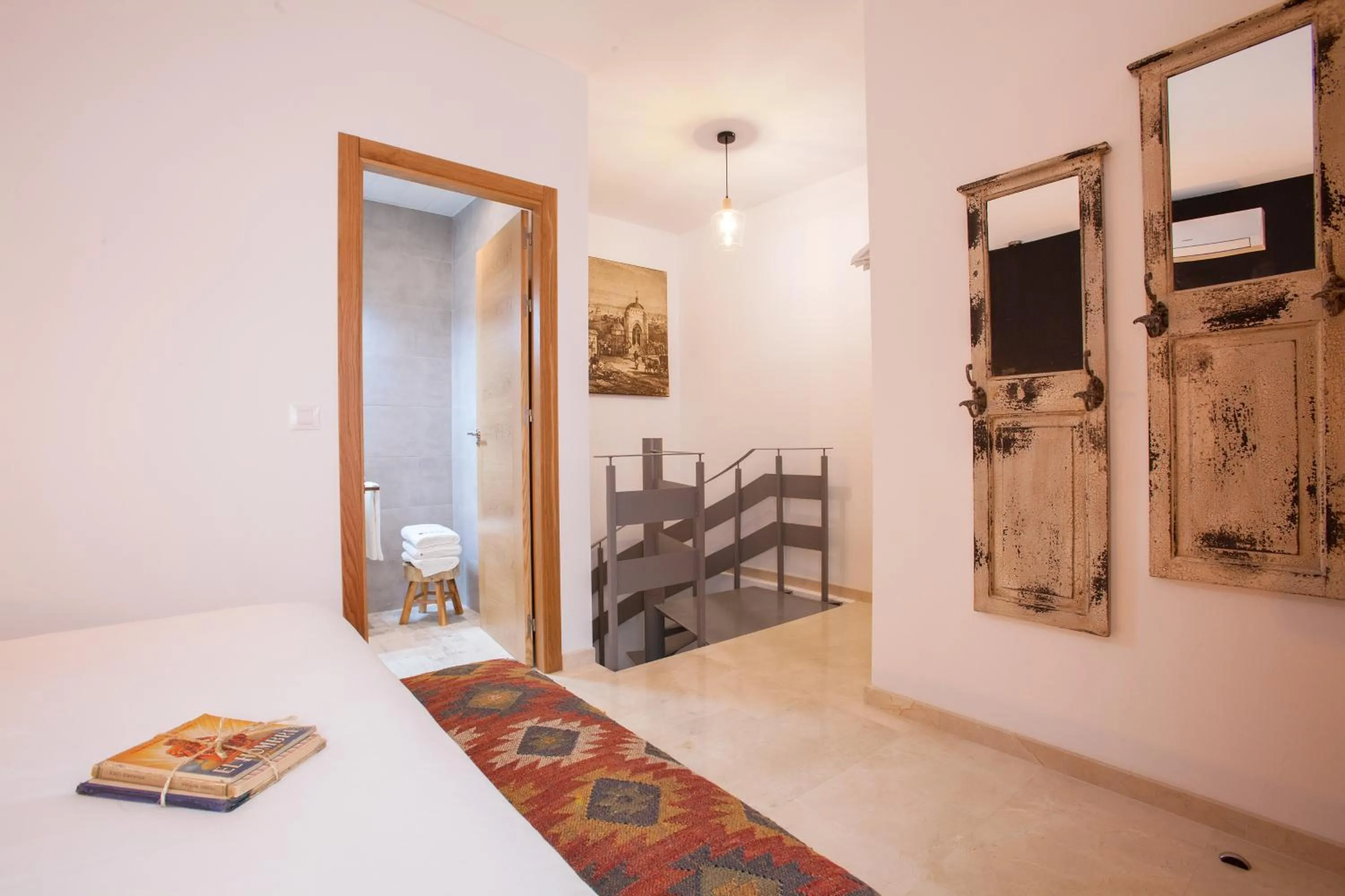 Decorative detail, Bed in Hostly Mariana