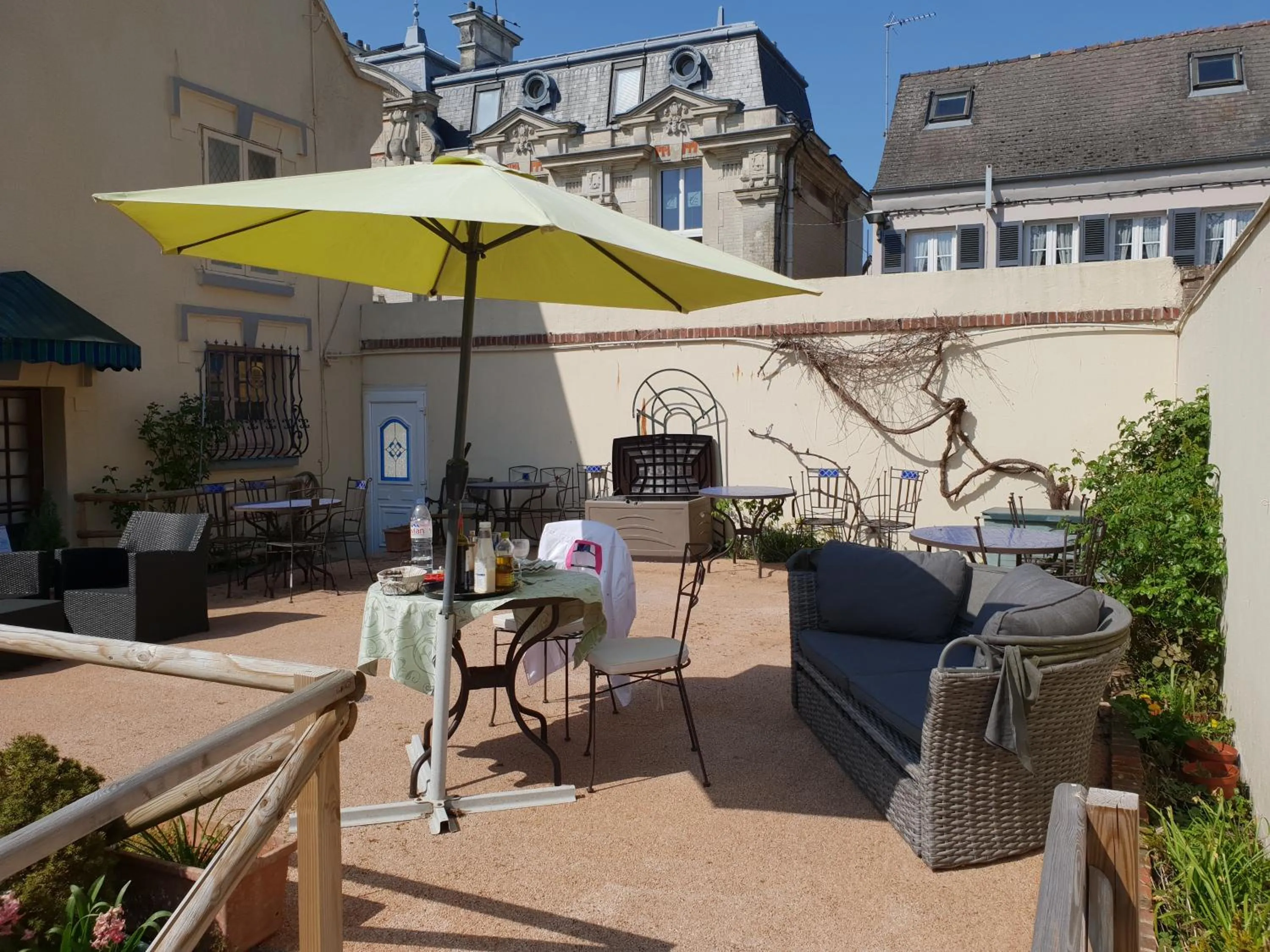 Chateau La Tour Du Roy