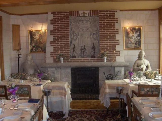 Restaurant/places to eat in Chateau La Tour Du Roy