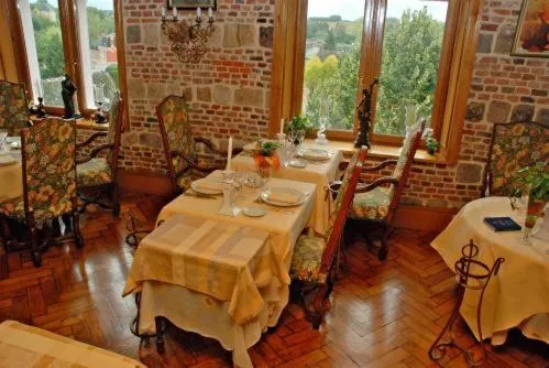 Restaurant/places to eat in Chateau La Tour Du Roy