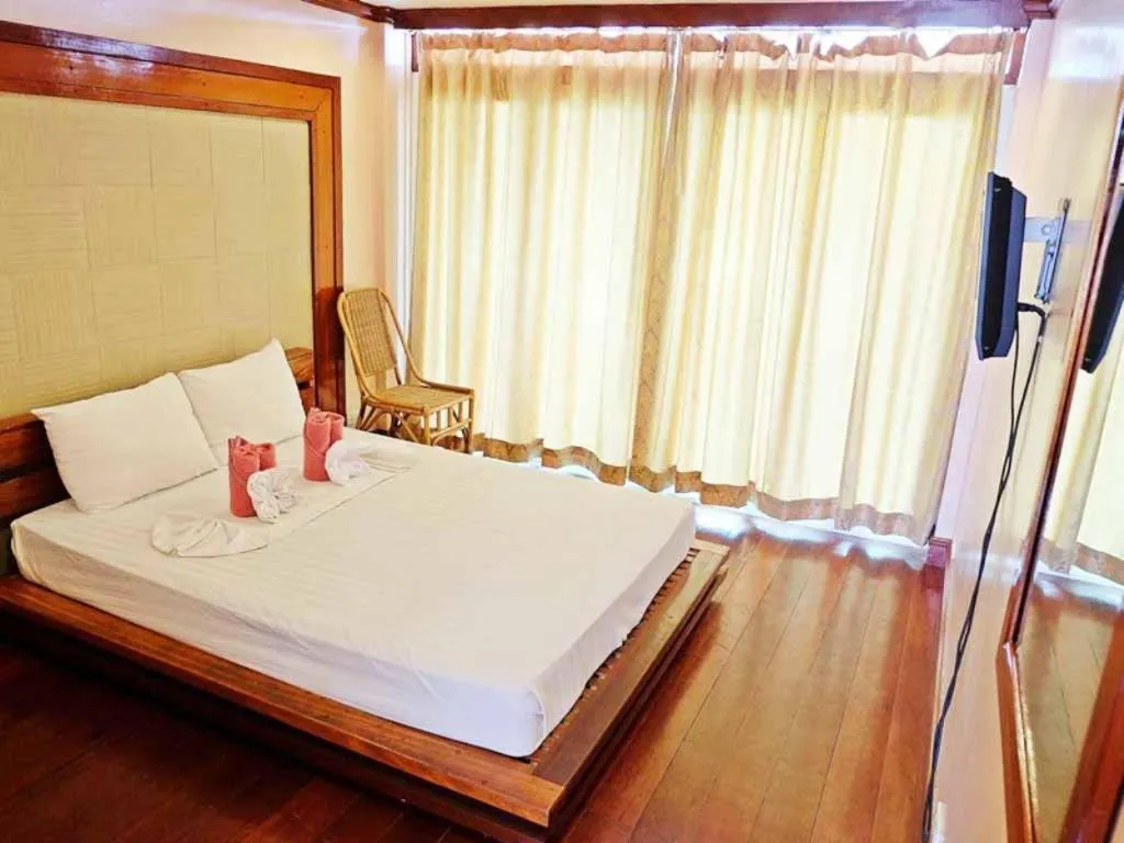 Balcony/Terrace, Bed in El Nido Beach Hotel