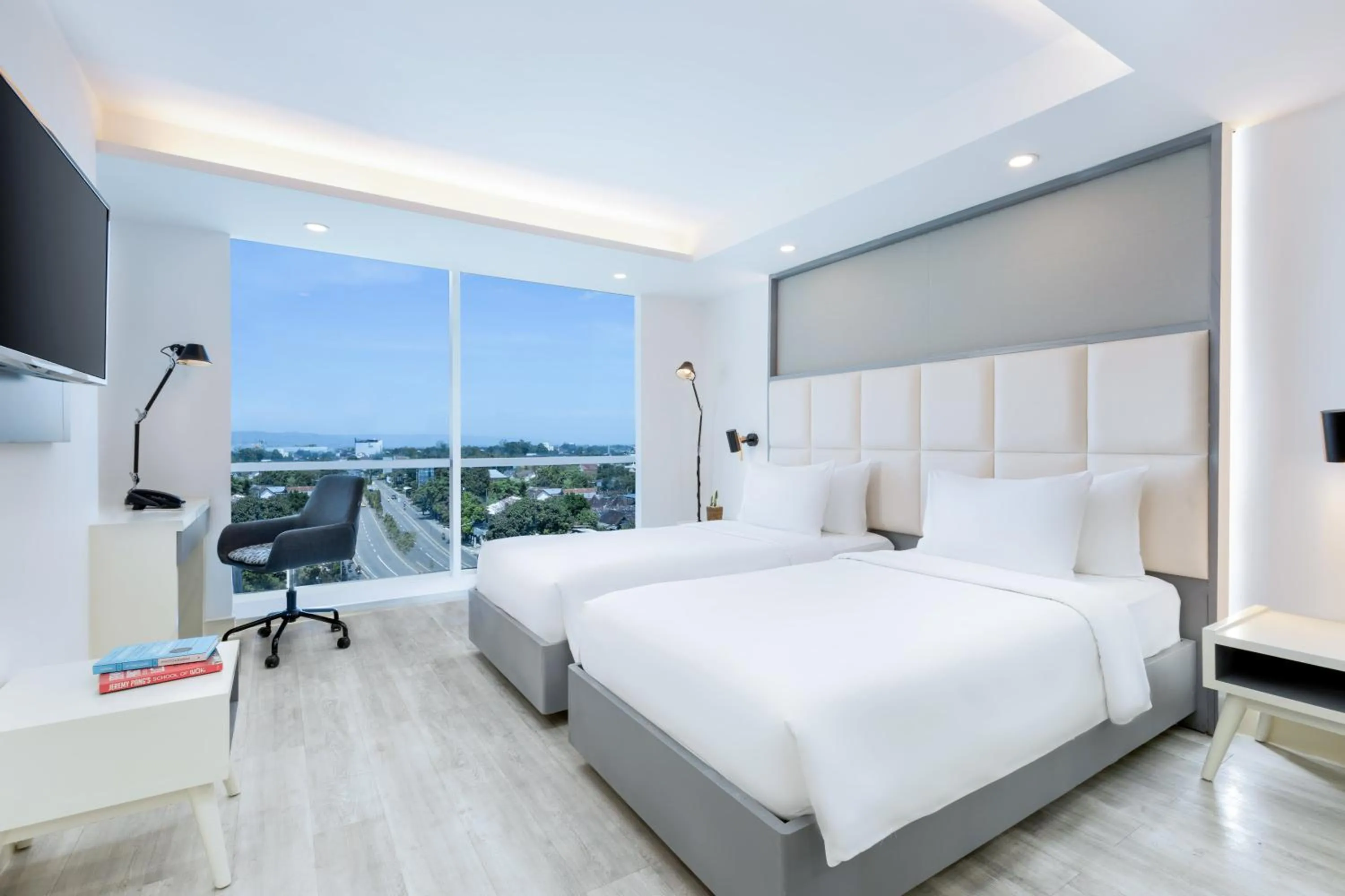 Communal lounge/ TV room, Bed in INNSiDE by Meliá Yogyakarta