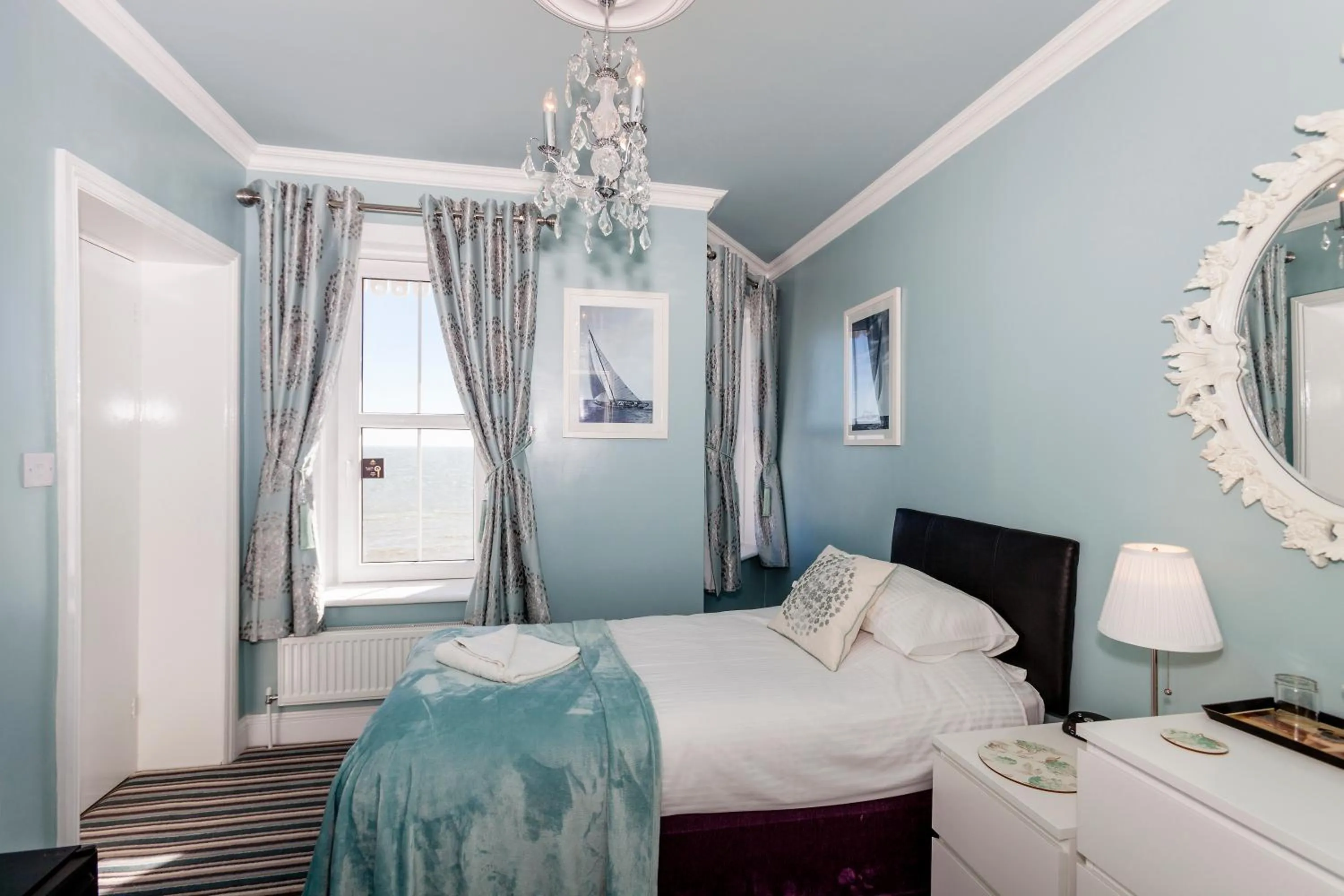 Bedroom, Bed in East Beach Hotel