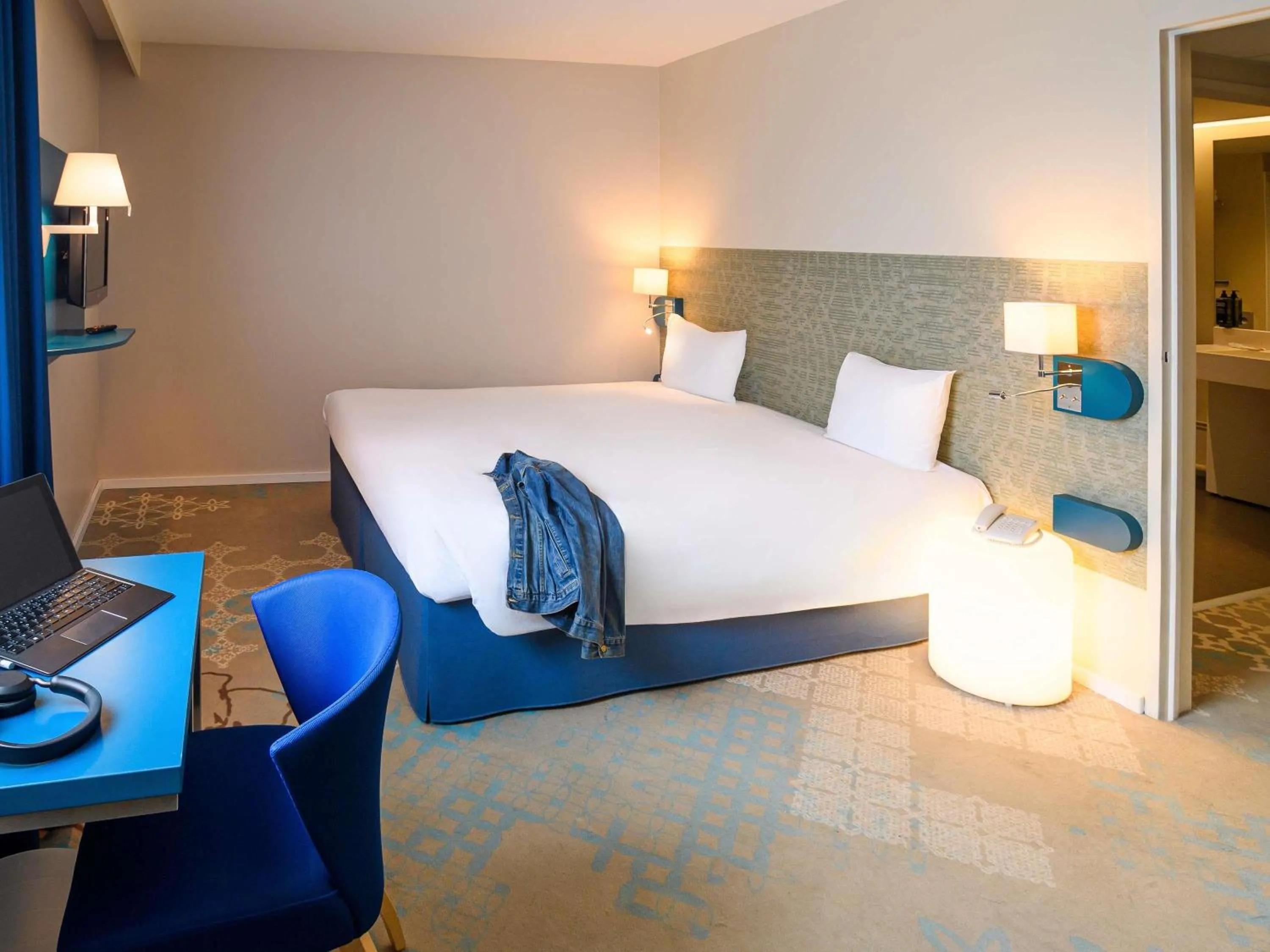 Bedroom, Bed in ibis Styles Tours Centre