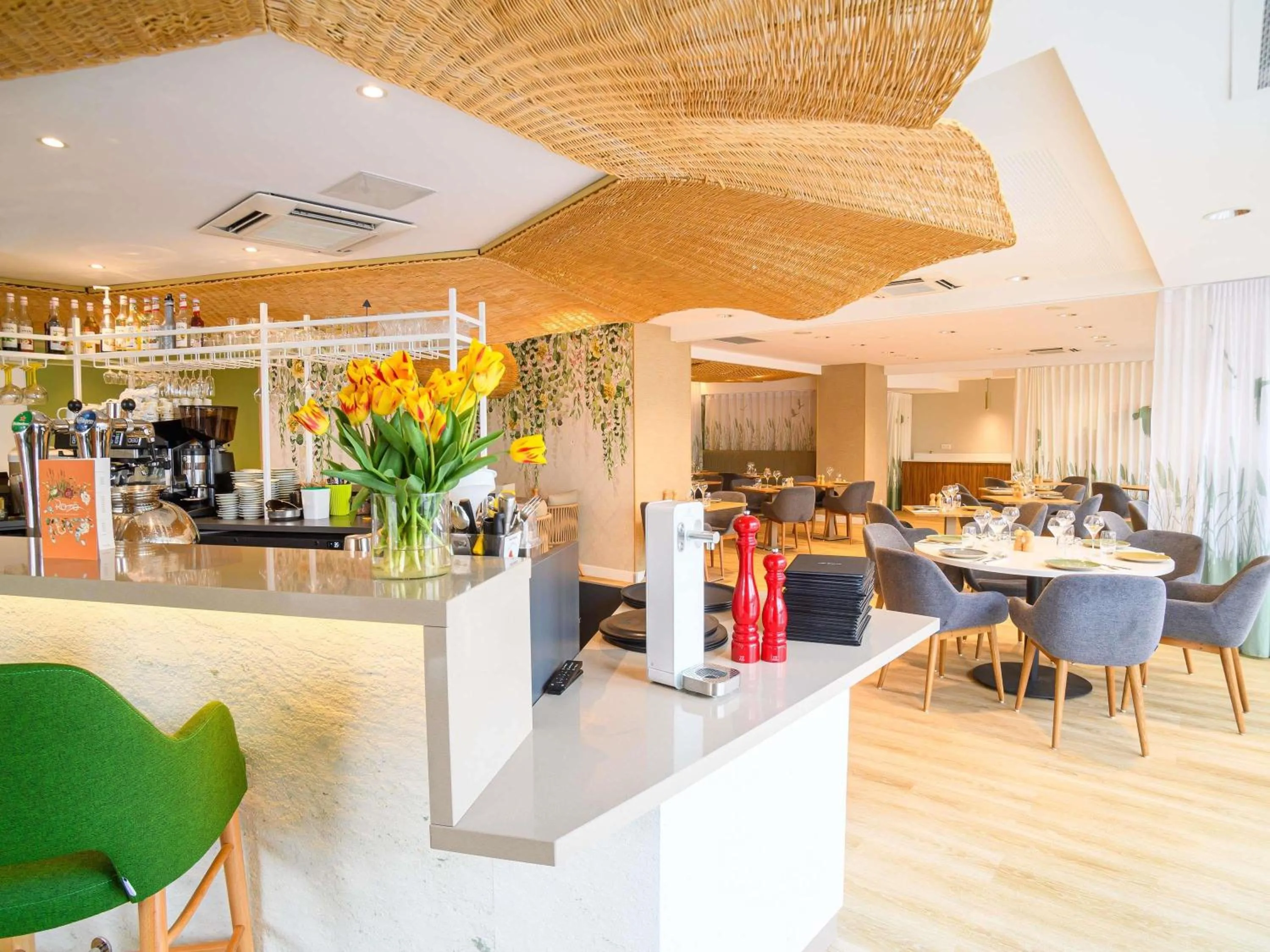 Lounge or bar in ibis Styles Tours Centre