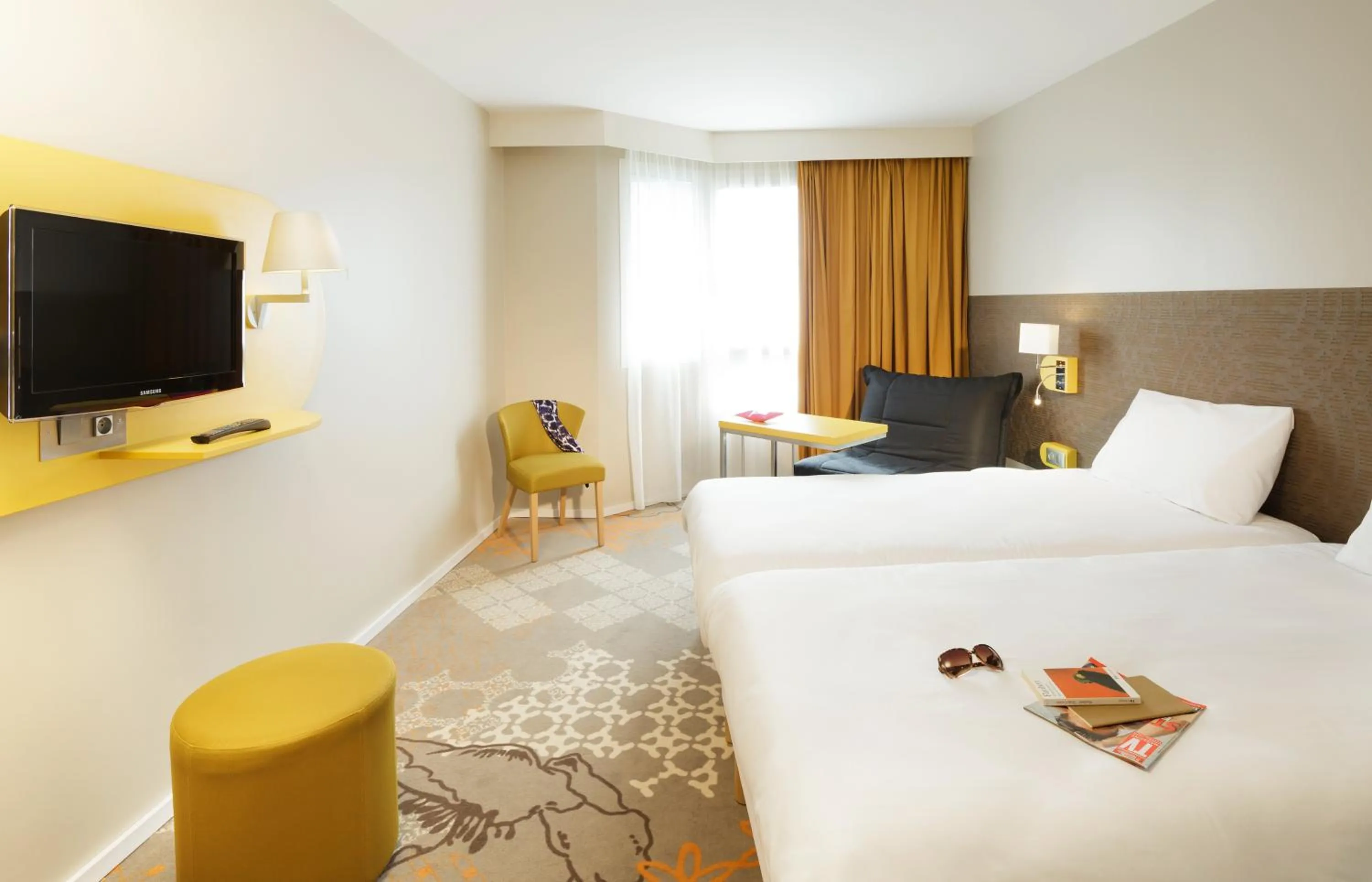 Bedroom, Bed in ibis Styles Tours Centre