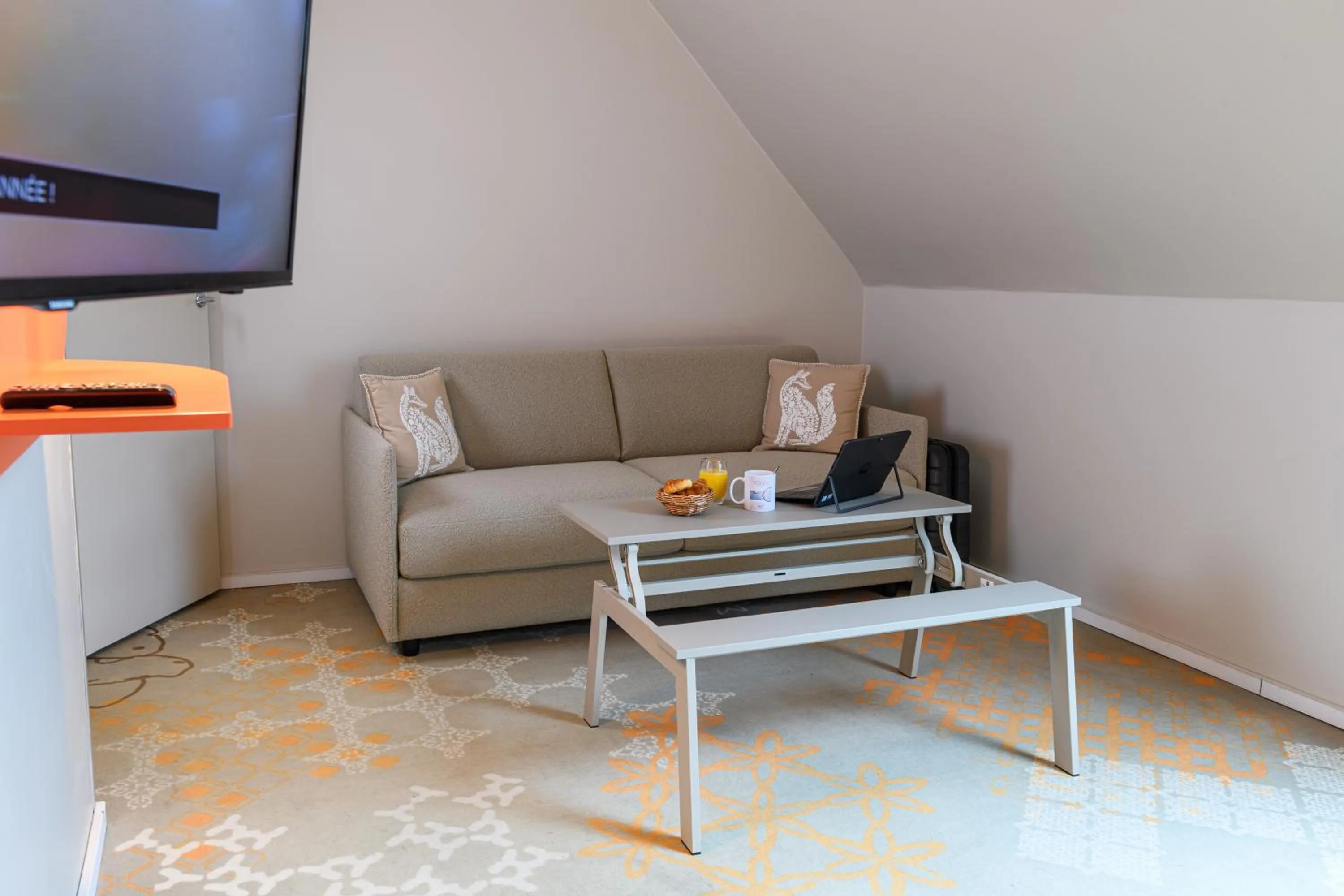 Bedroom in ibis Styles Tours Centre