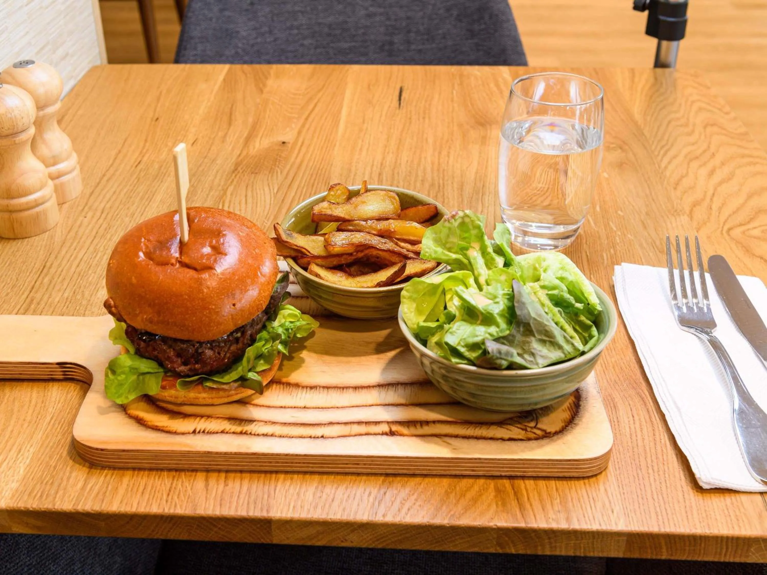 Restaurant/places to eat in ibis Styles Tours Centre