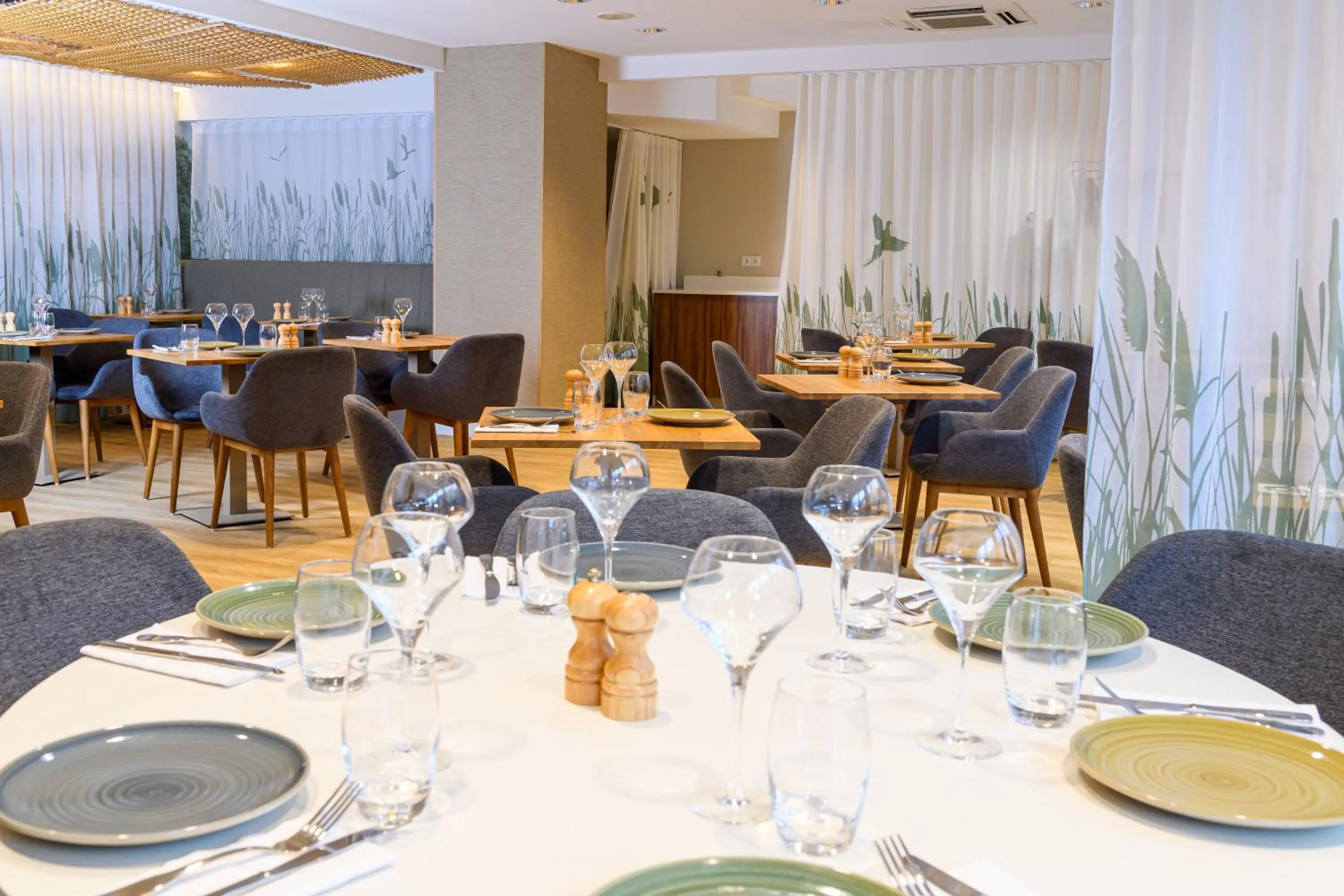 Restaurant/places to eat in ibis Styles Tours Centre