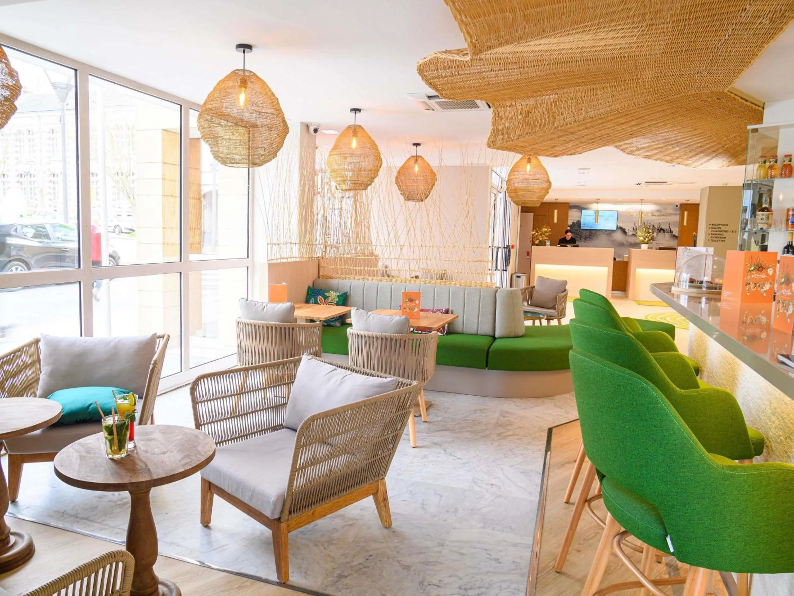 Lounge or bar in ibis Styles Tours Centre
