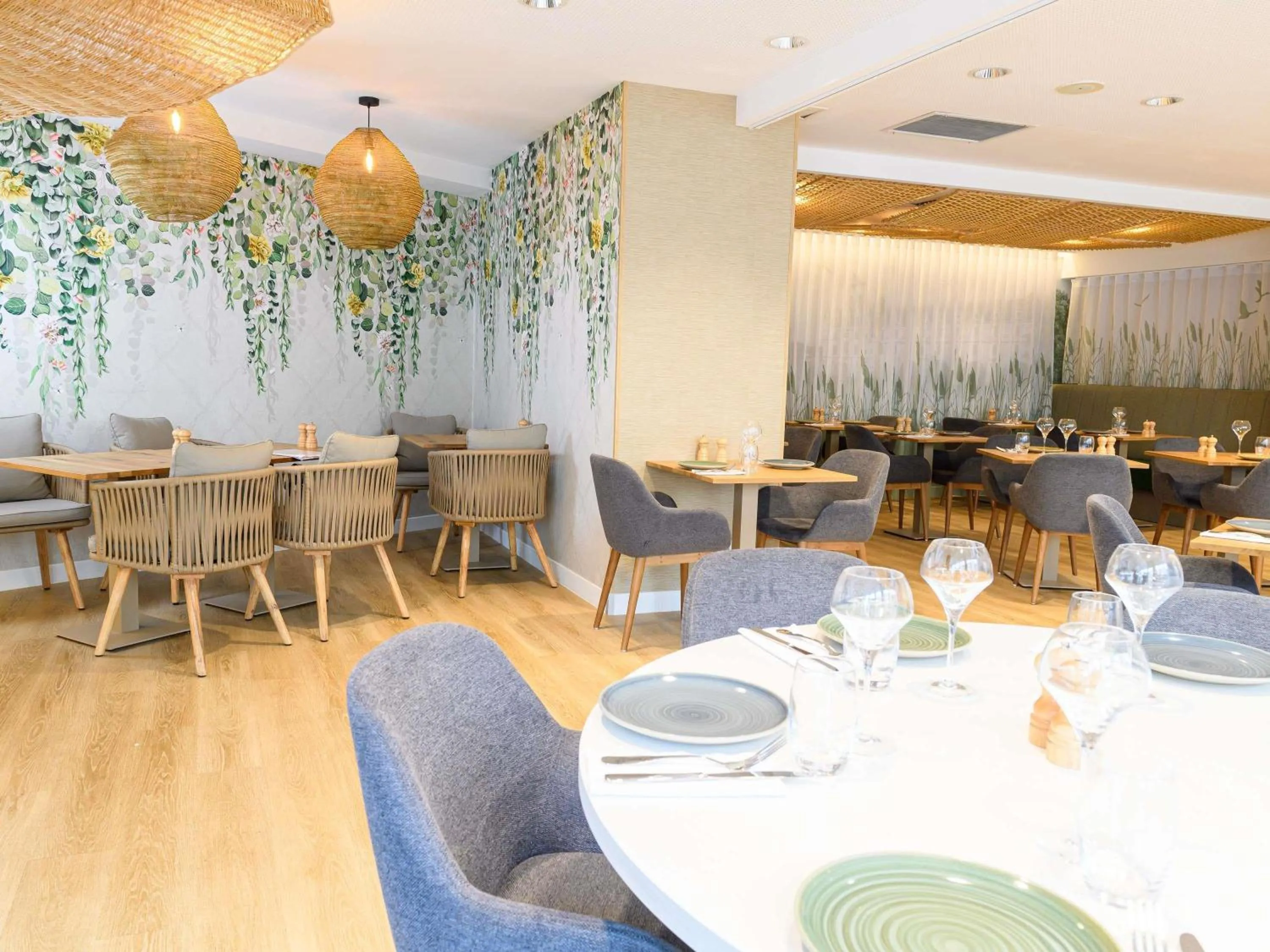 Restaurant/places to eat in ibis Styles Tours Centre