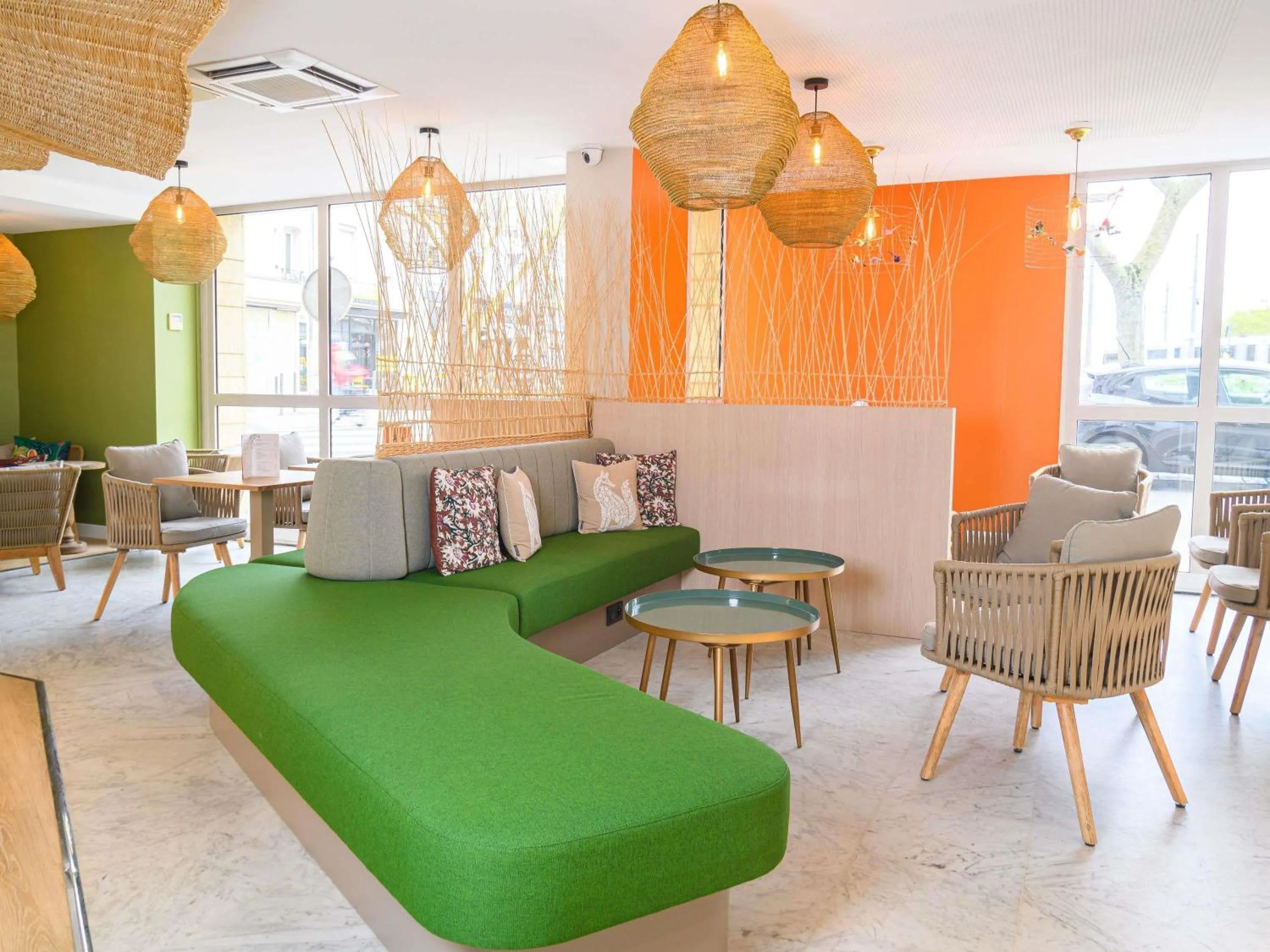 Lounge or bar in ibis Styles Tours Centre