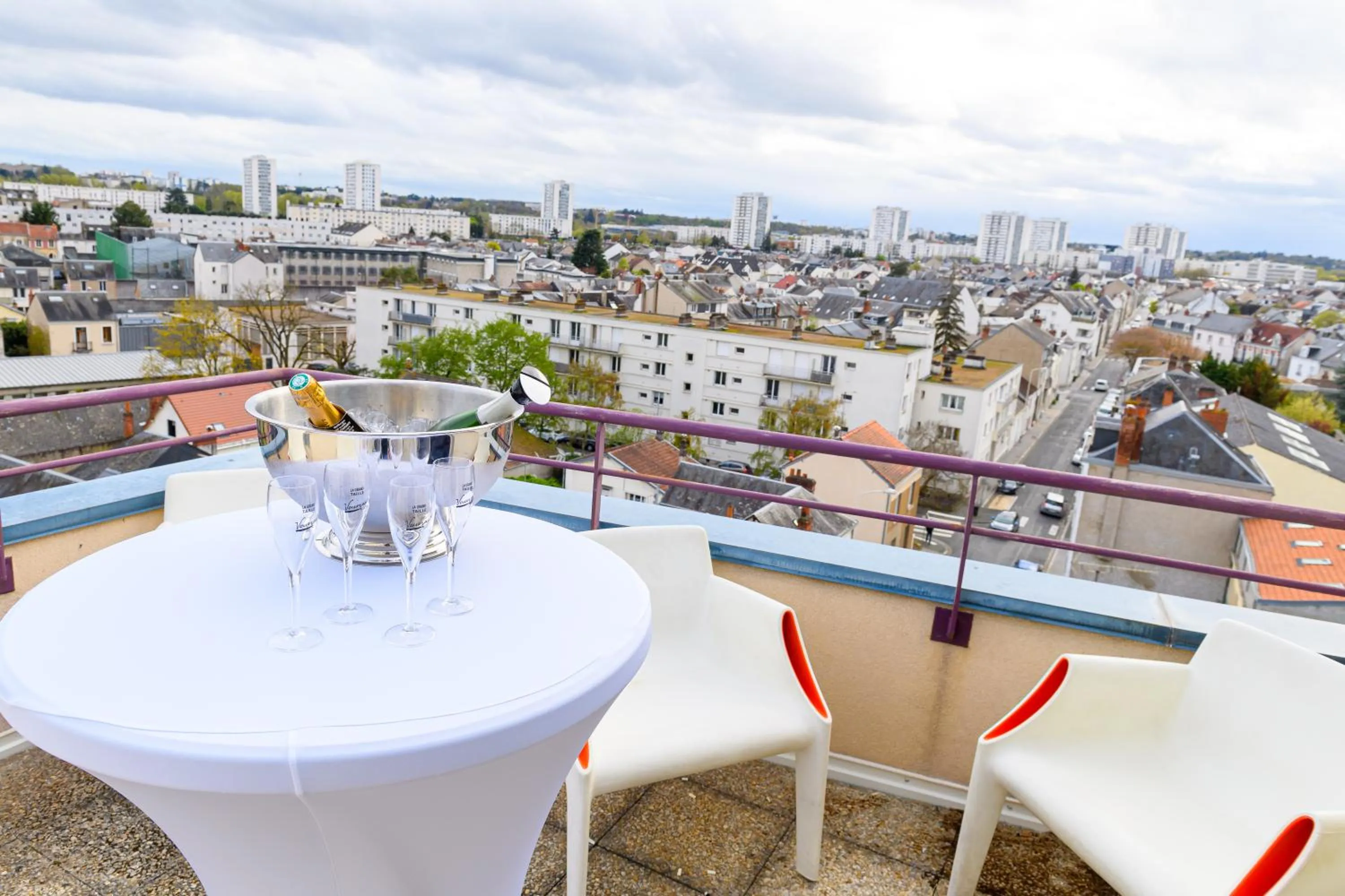 Restaurant/places to eat in ibis Styles Tours Centre